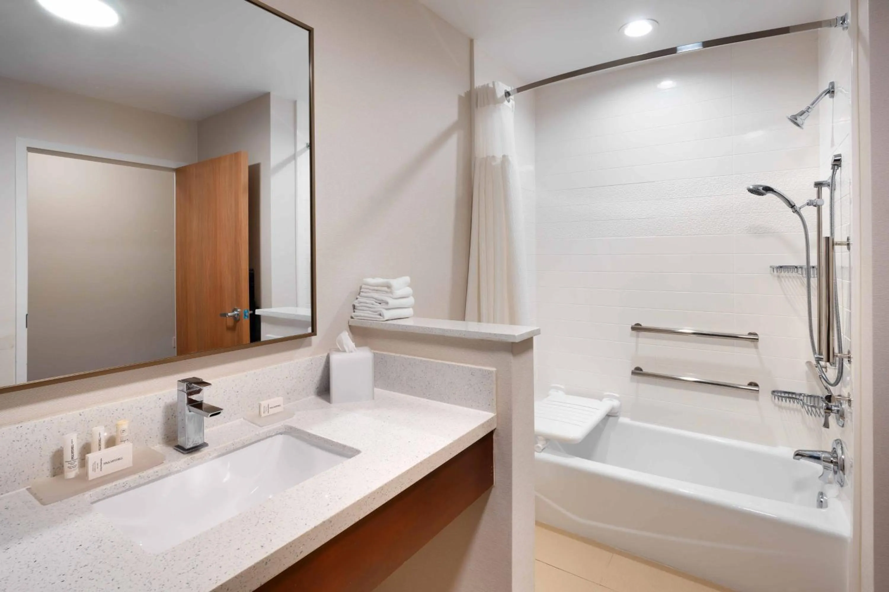 Bathroom in Fairfield Inn & Suites by Marriott Rockport