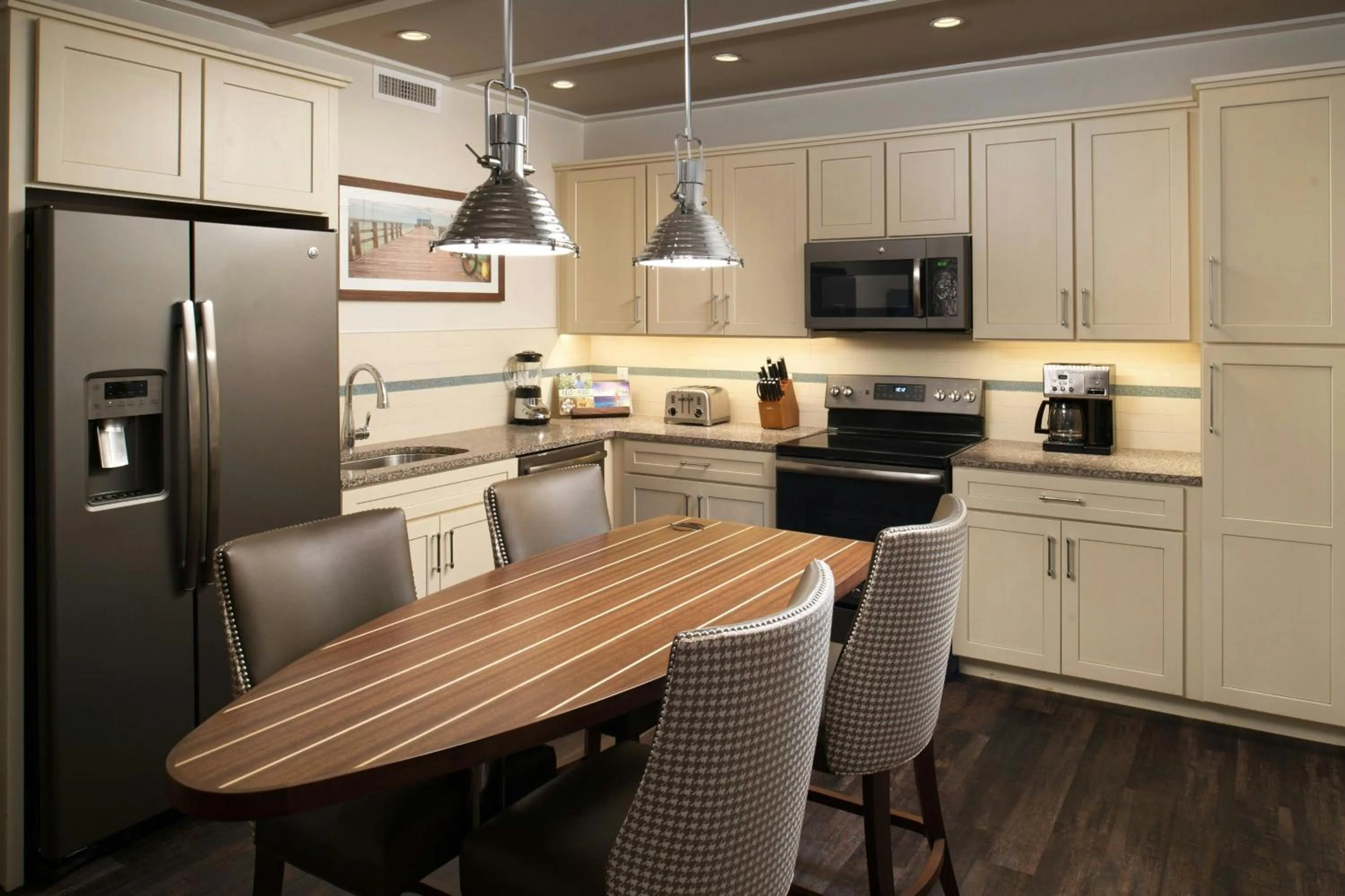 Kitchen or kitchenette in Waterline Villas & Marina, Autograph Collection