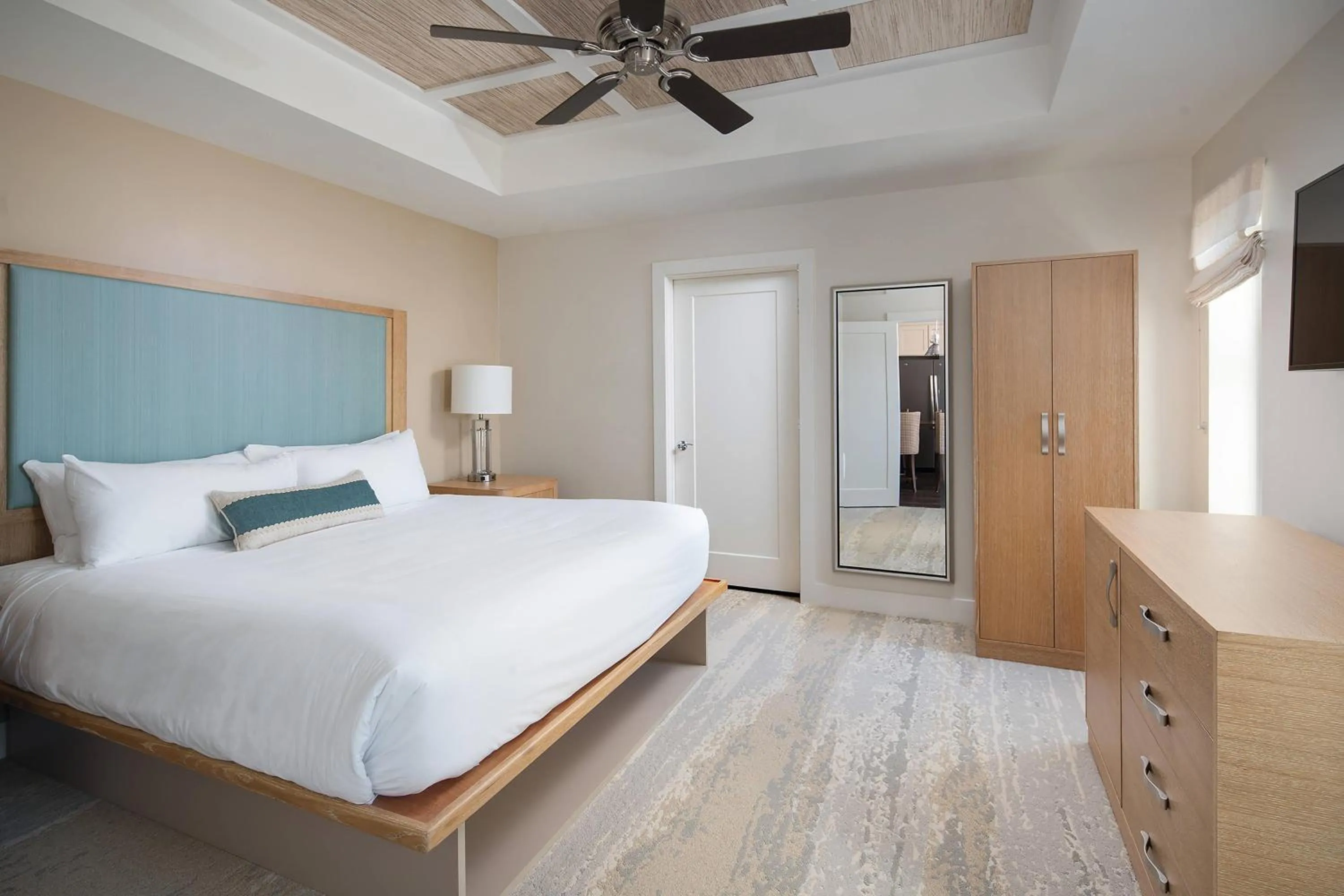 Bedroom, Bed in Waterline Villas & Marina, Autograph Collection