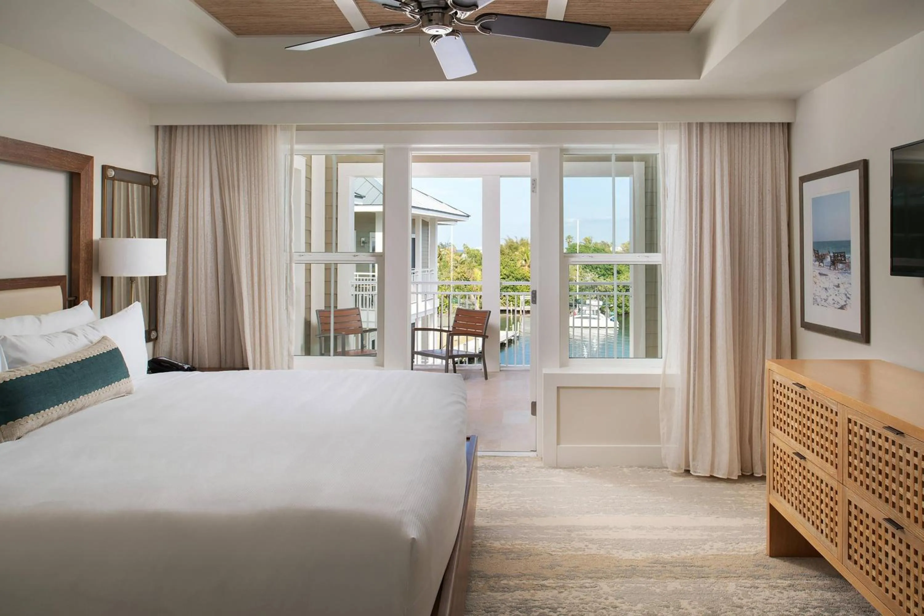 Bedroom, Bed in Waterline Villas & Marina, Autograph Collection