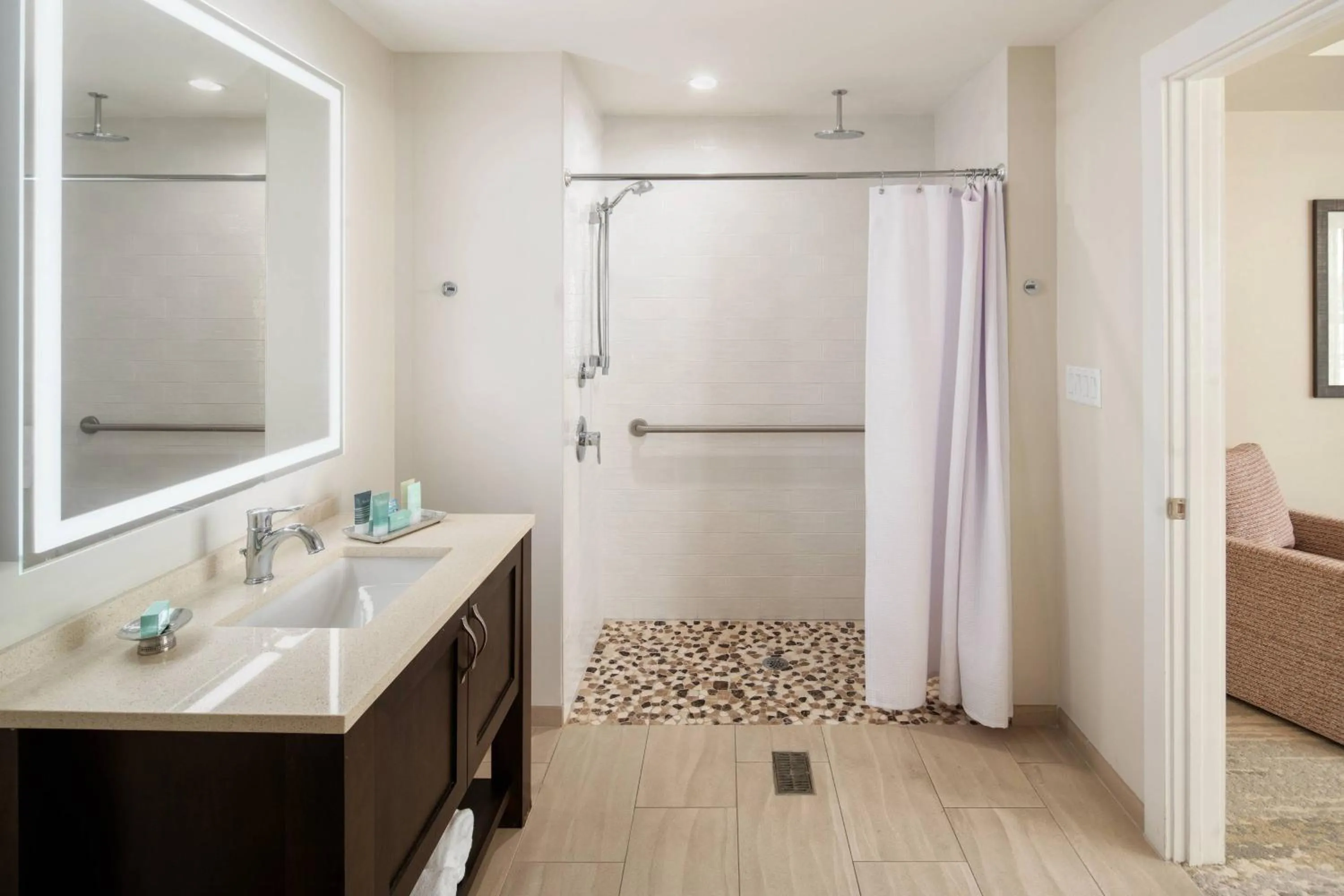 Bathroom in Waterline Villas & Marina, Autograph Collection