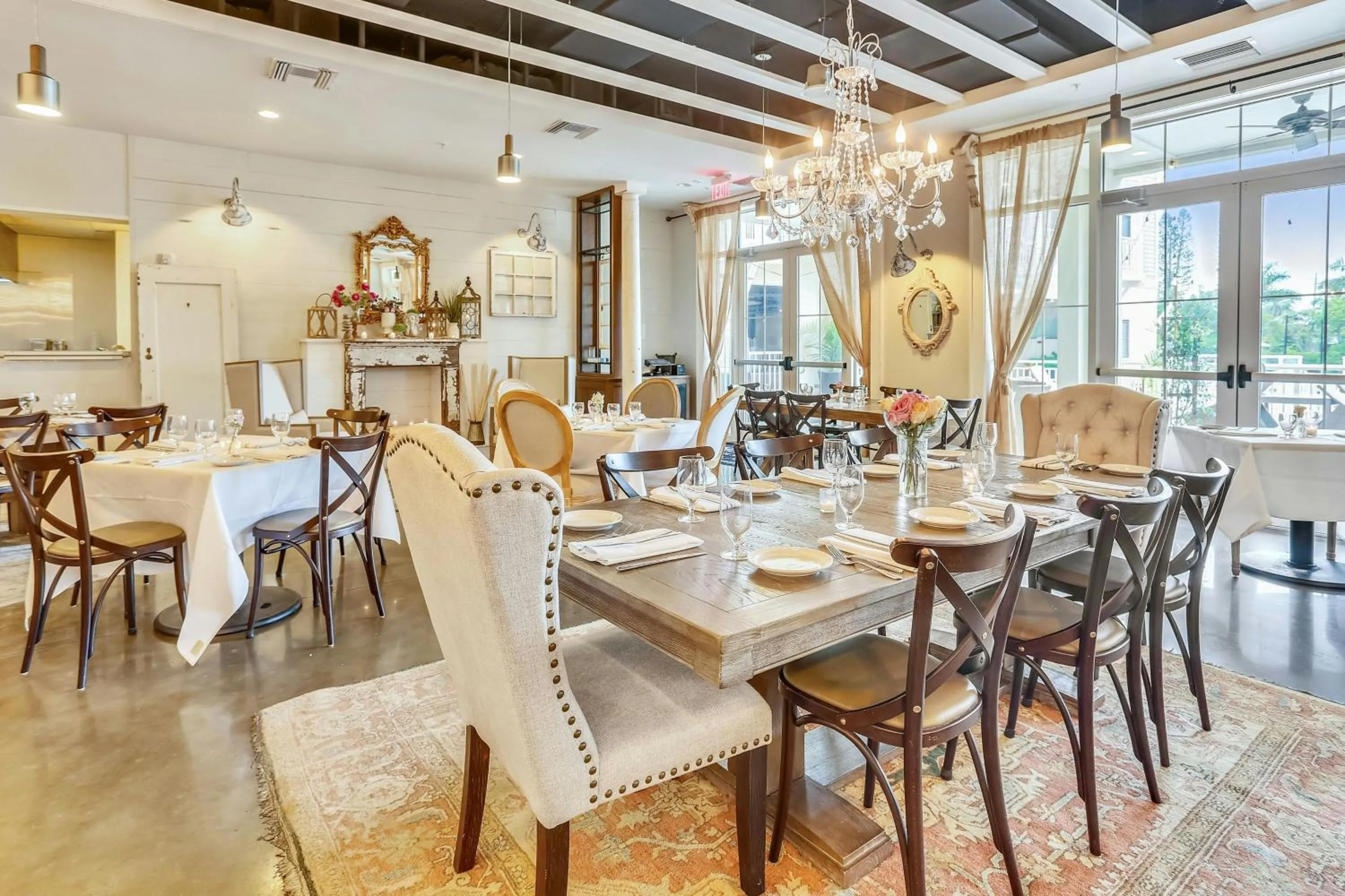 Restaurant/places to eat in Waterline Villas & Marina, Autograph Collection