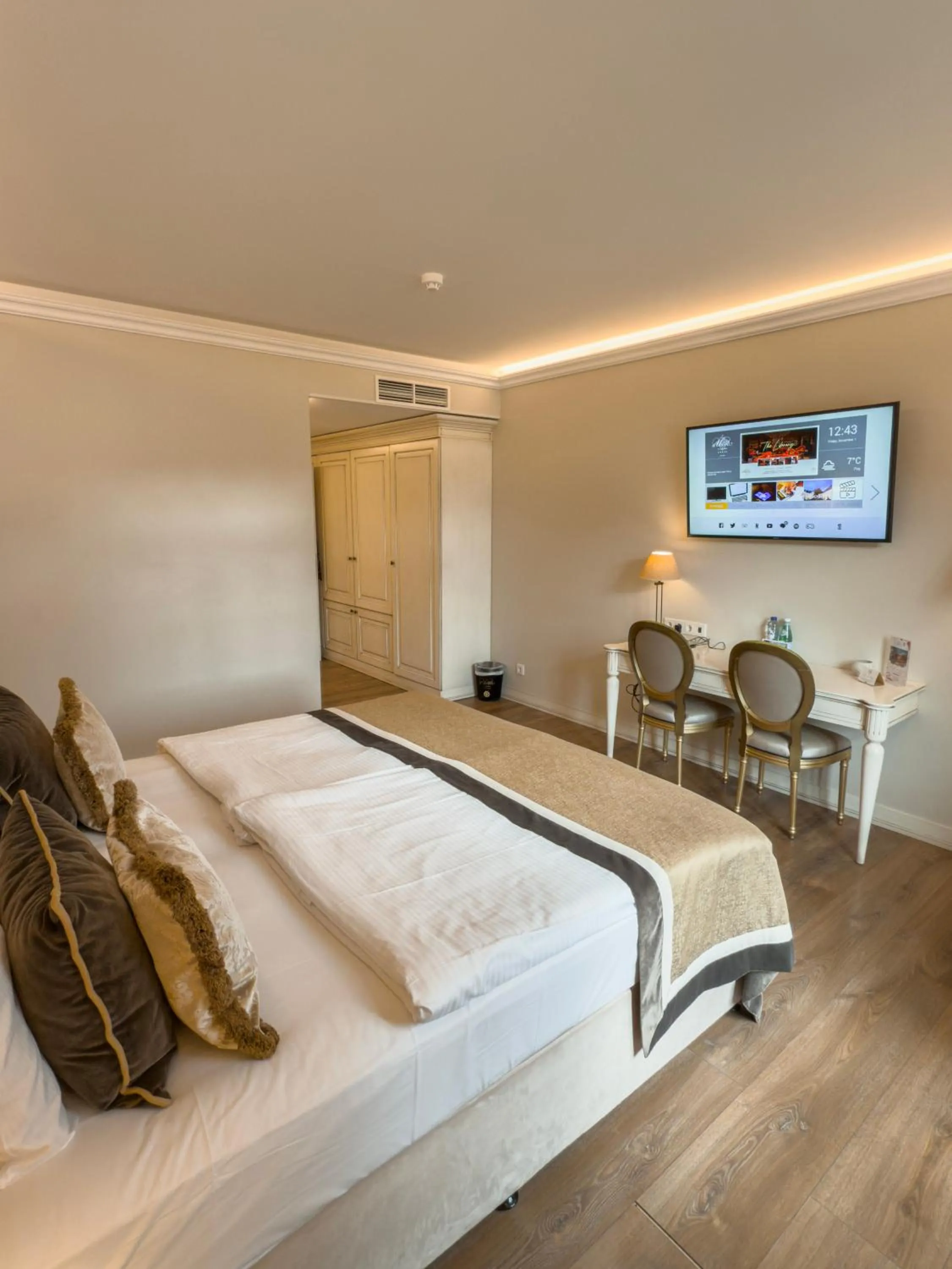 Bedroom, Bed in Chateau d'Urspelt