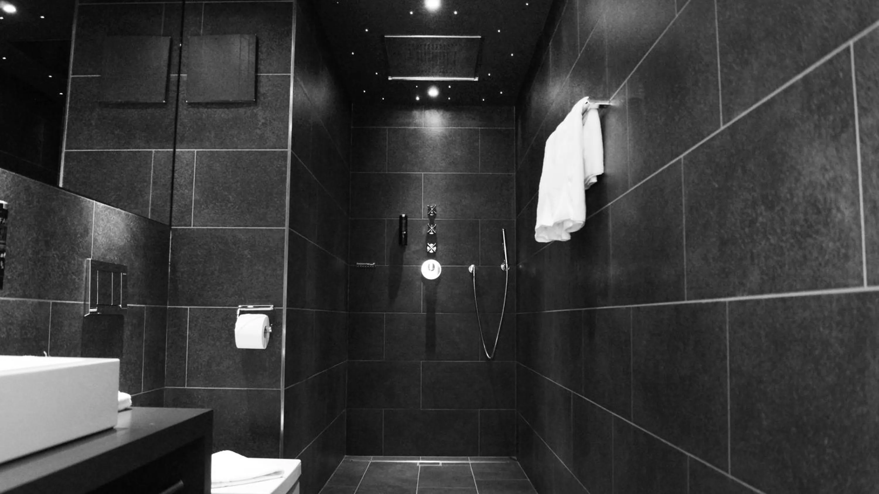 Bathroom in Hotel Olivier