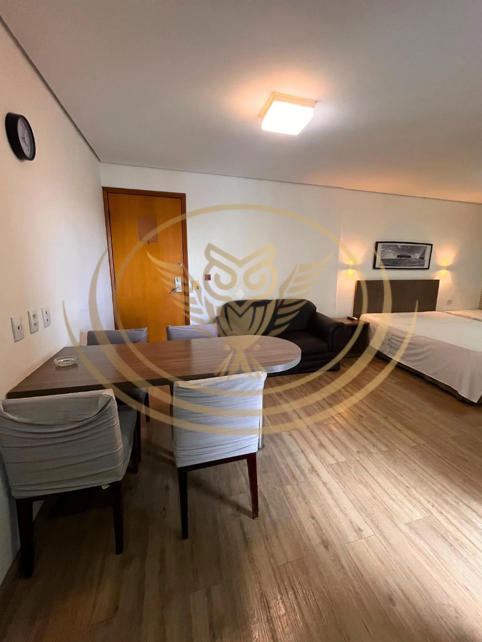 Dinner, Bed in Coruja Imob - Flat Crystal Place