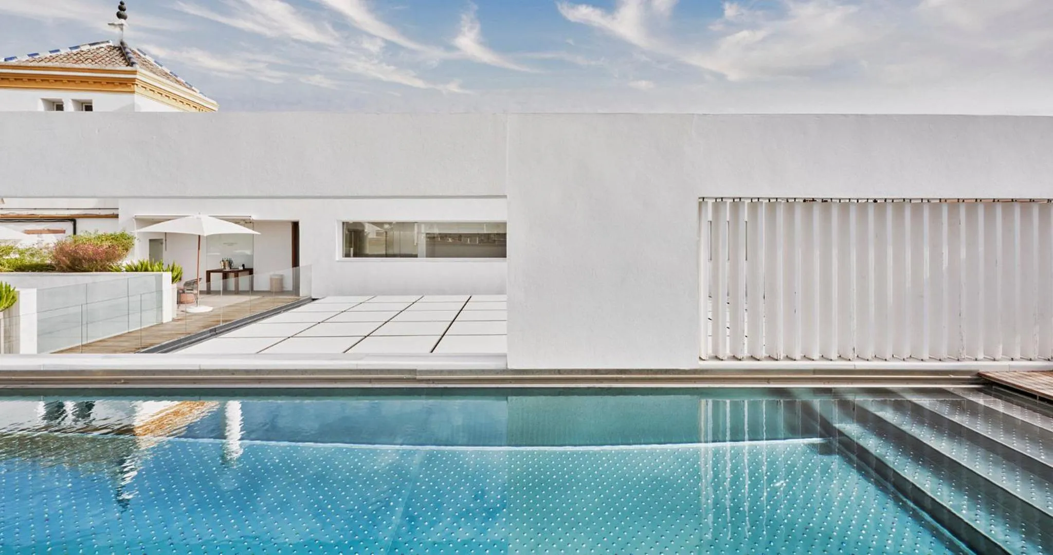 Pool view in Hotel Mercer Sevilla 5 GL