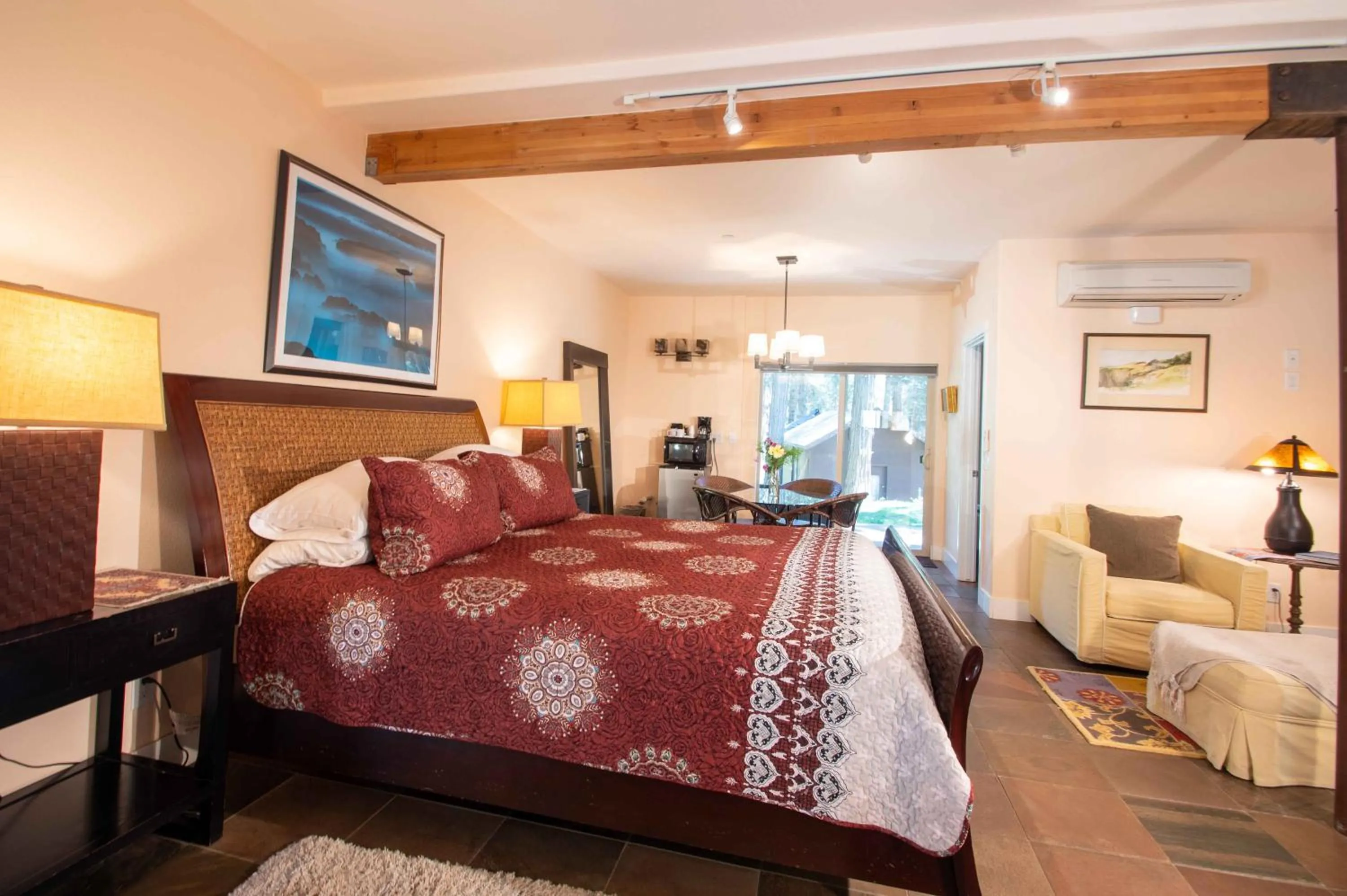 Bed in Harmony Ridge Lodge