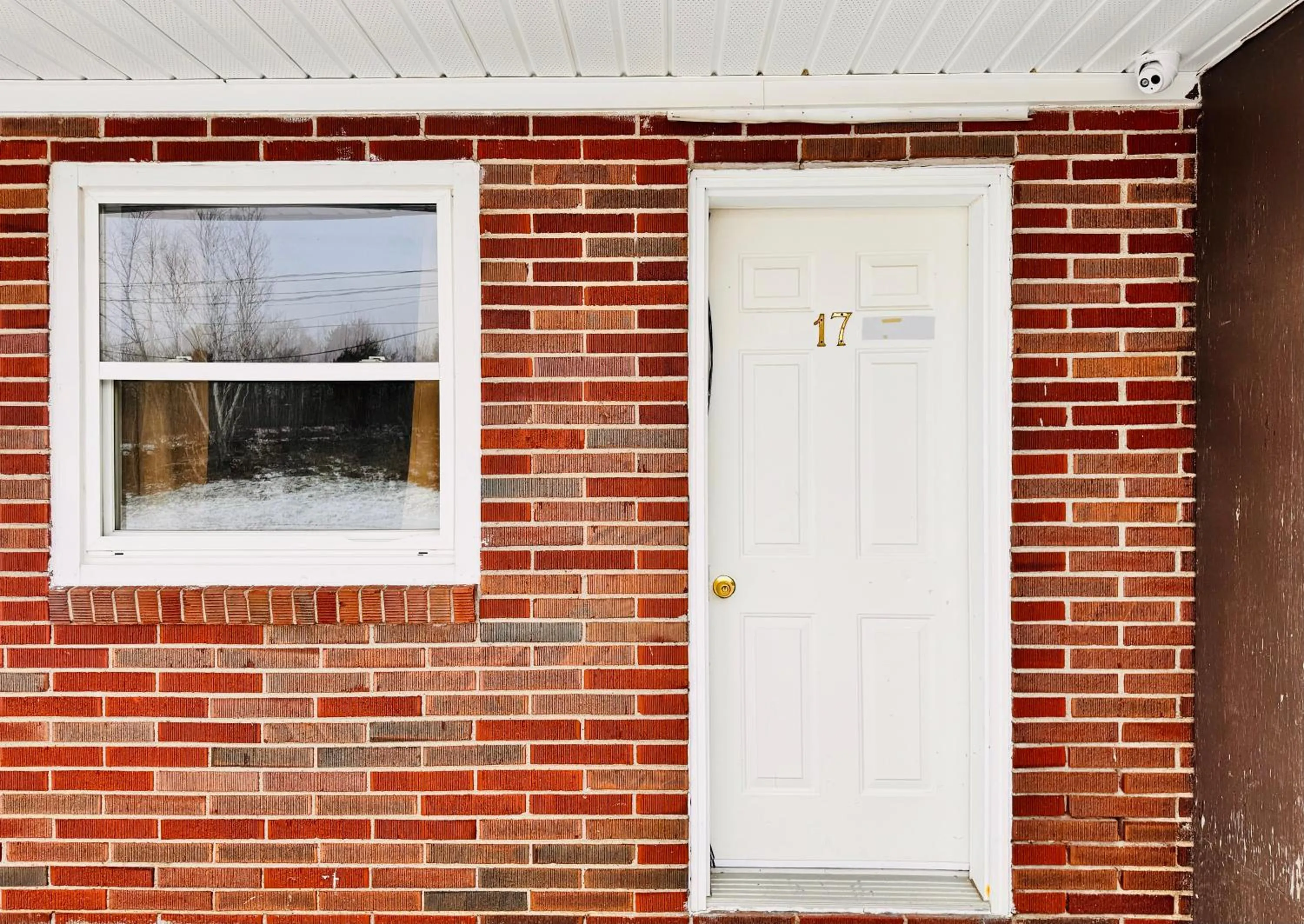 Facade/entrance in Fundy Line Motel