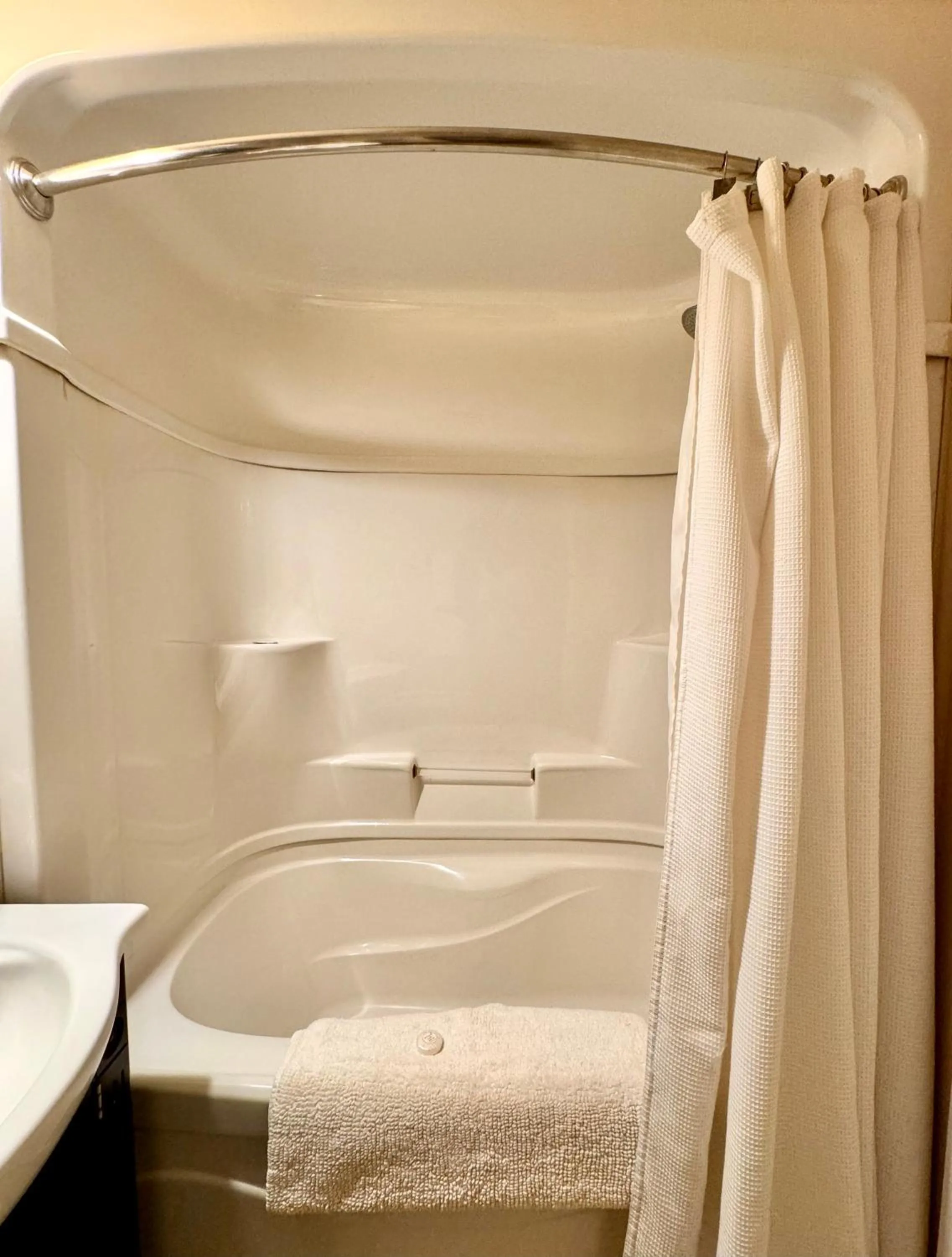 Bath, Bed in Fundy Line Motel