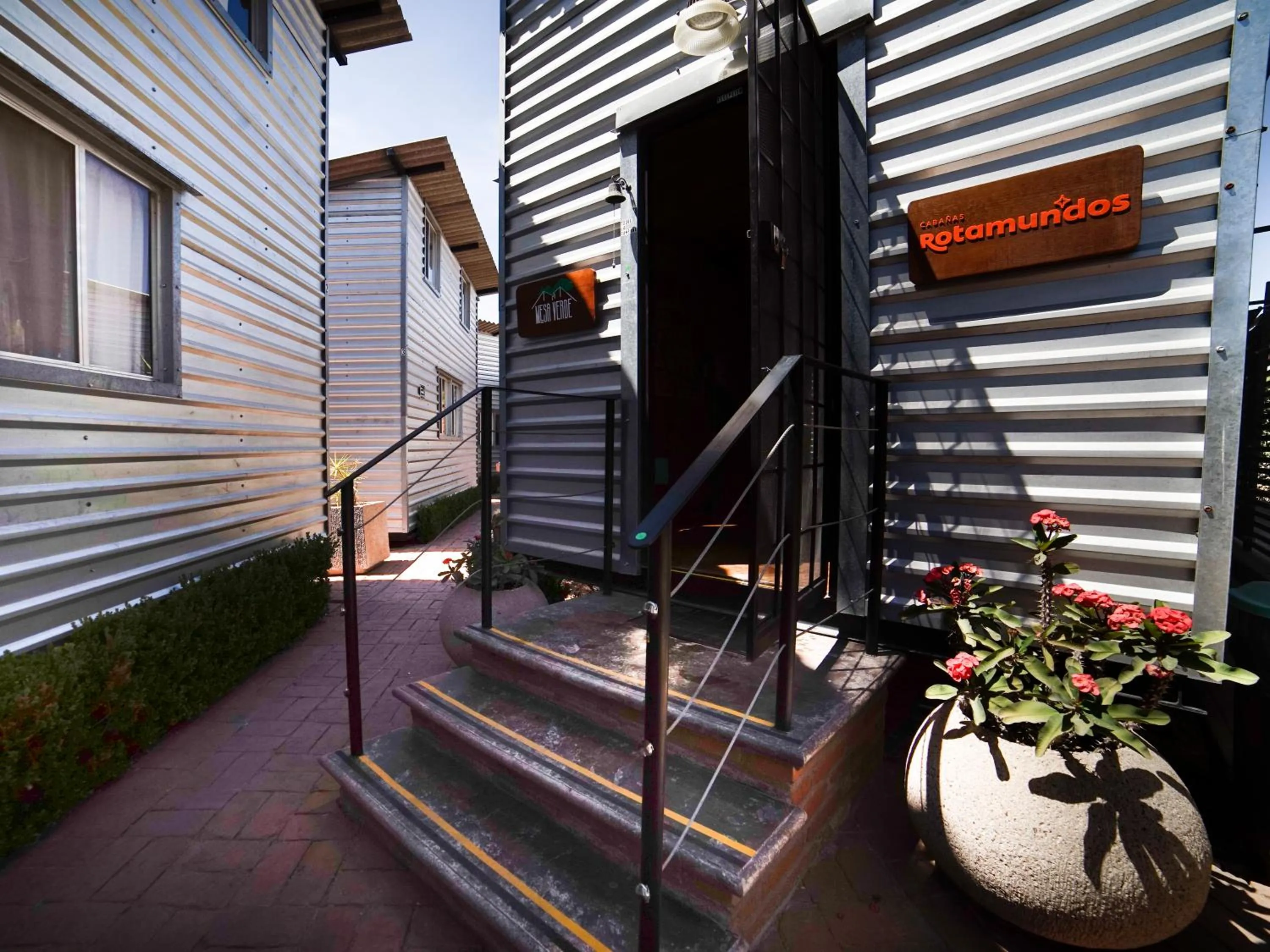 Facade/entrance in Mesa Verde by Rotamundos