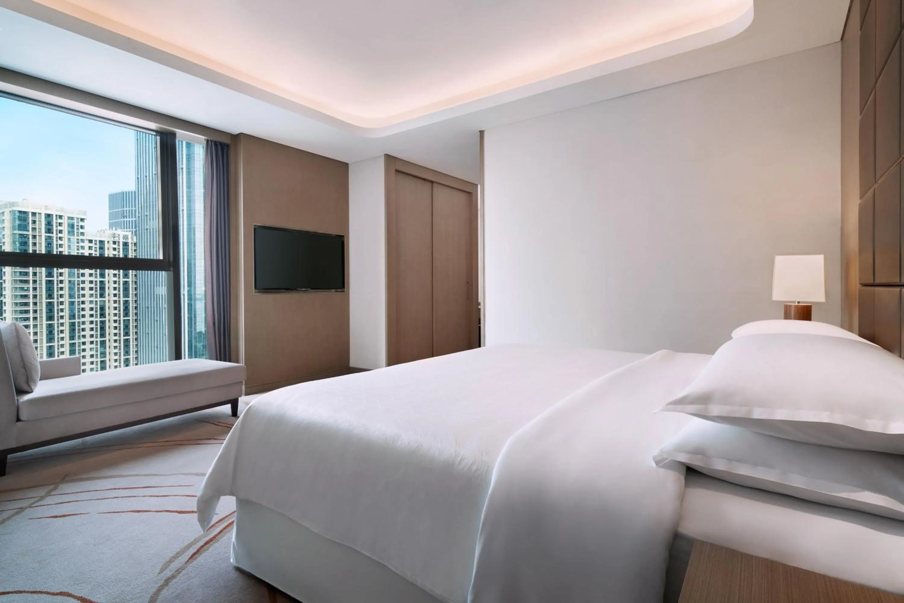 Photo of the whole room, Bed in Sheraton Qingdao West Coast