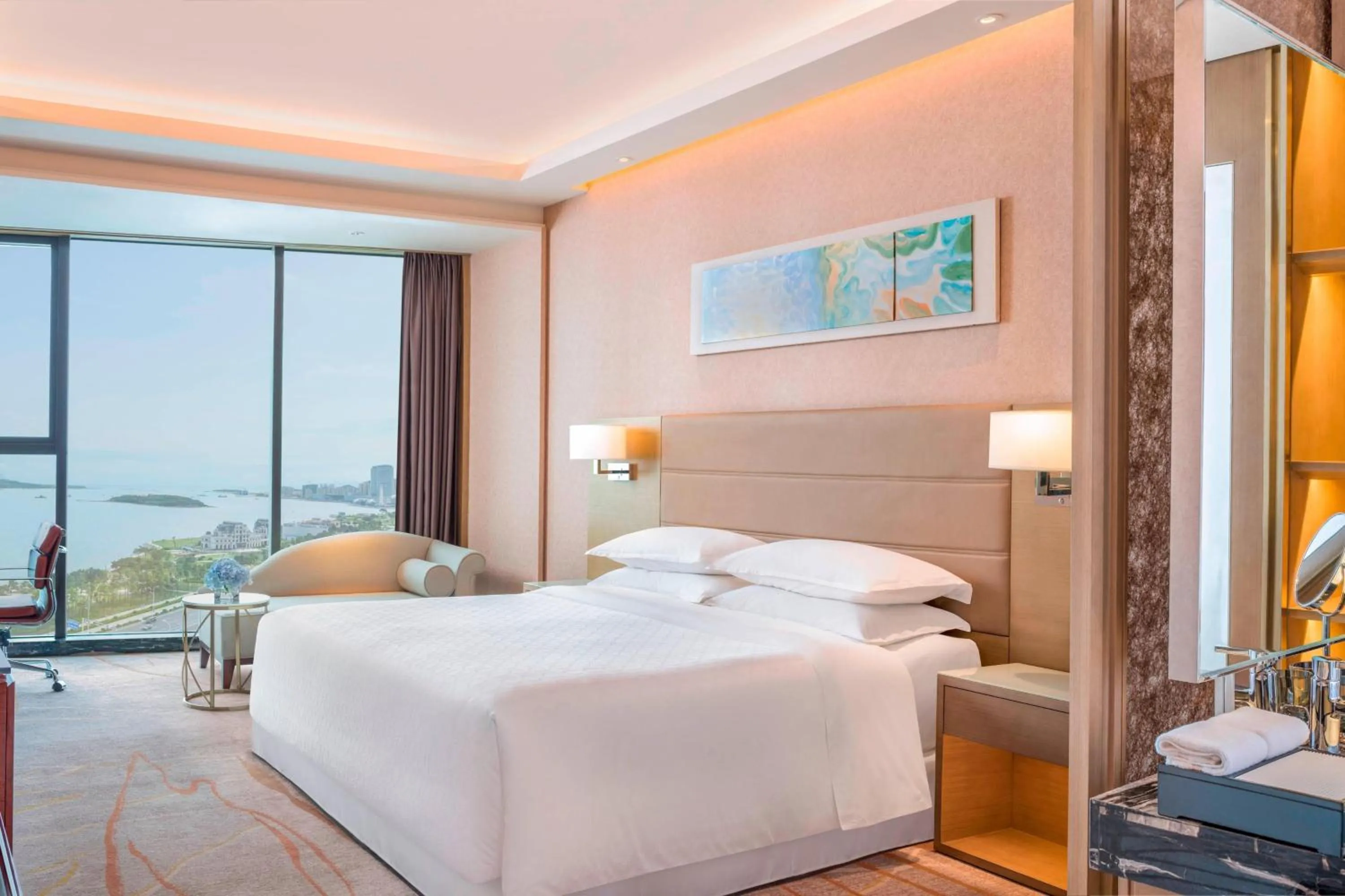 Photo of the whole room, Bed in Sheraton Qingdao West Coast