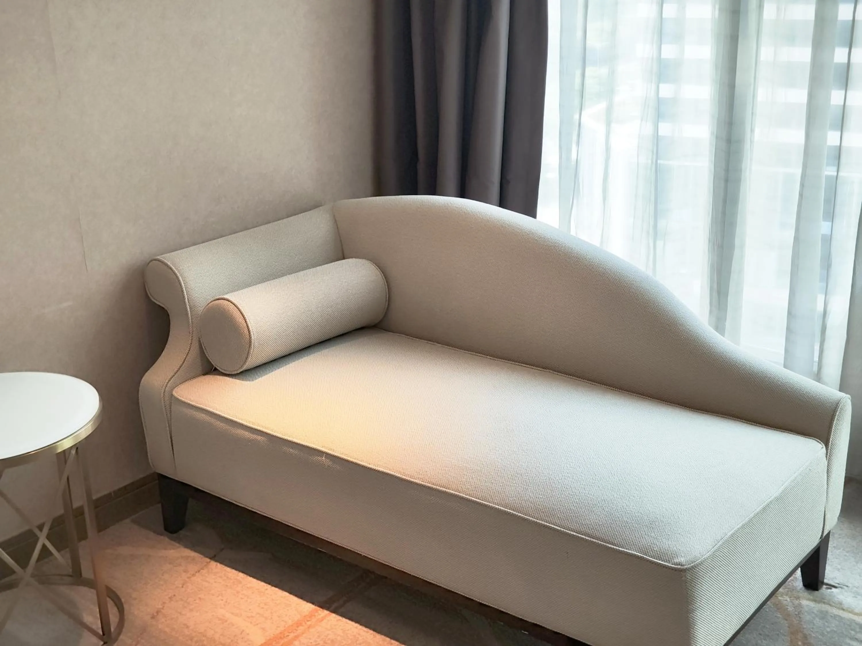 Seating area, Bed in Sheraton Qingdao West Coast