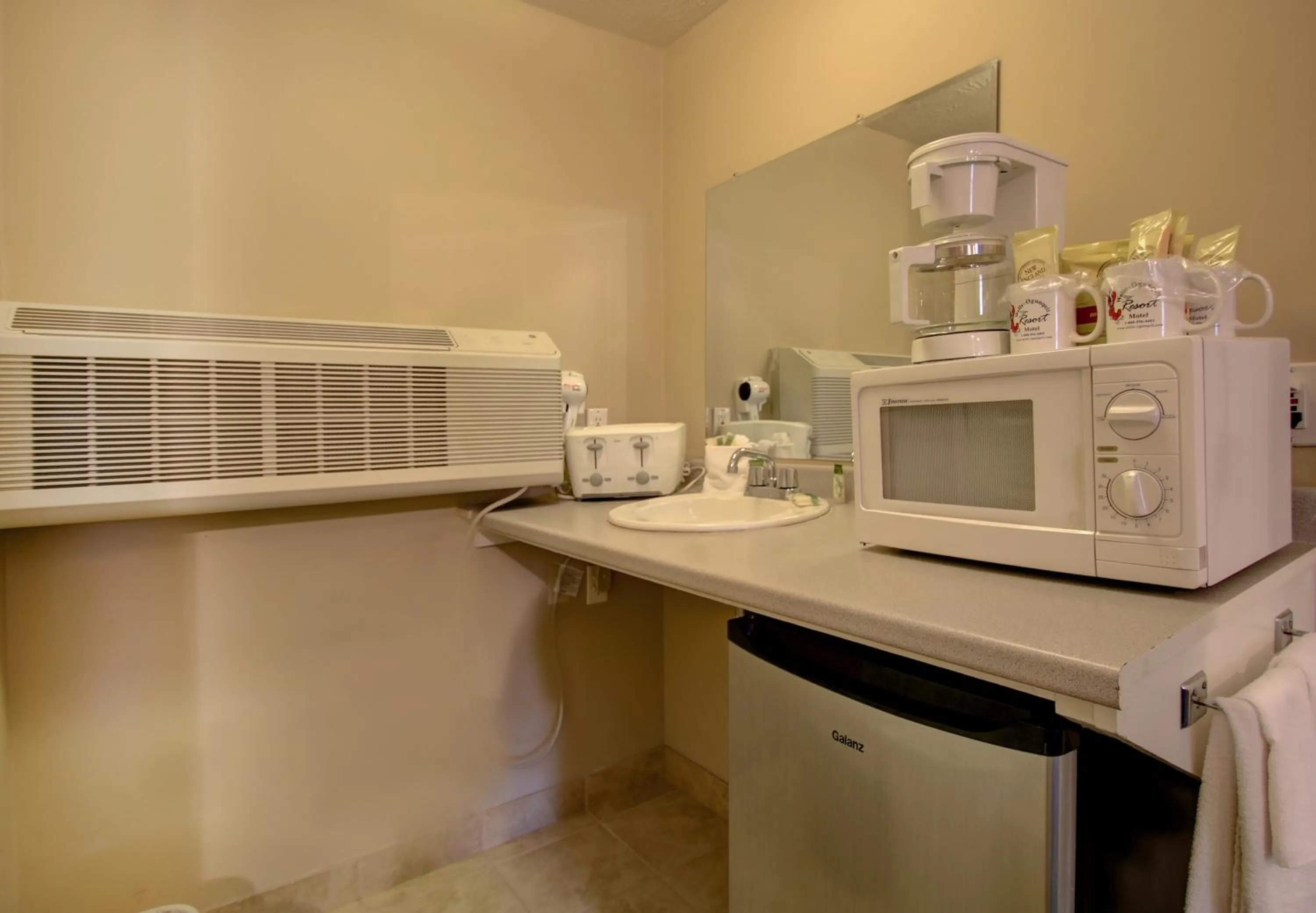 Coffee/tea facilities in Wells-Ogunquit Resort Motel & Cottages