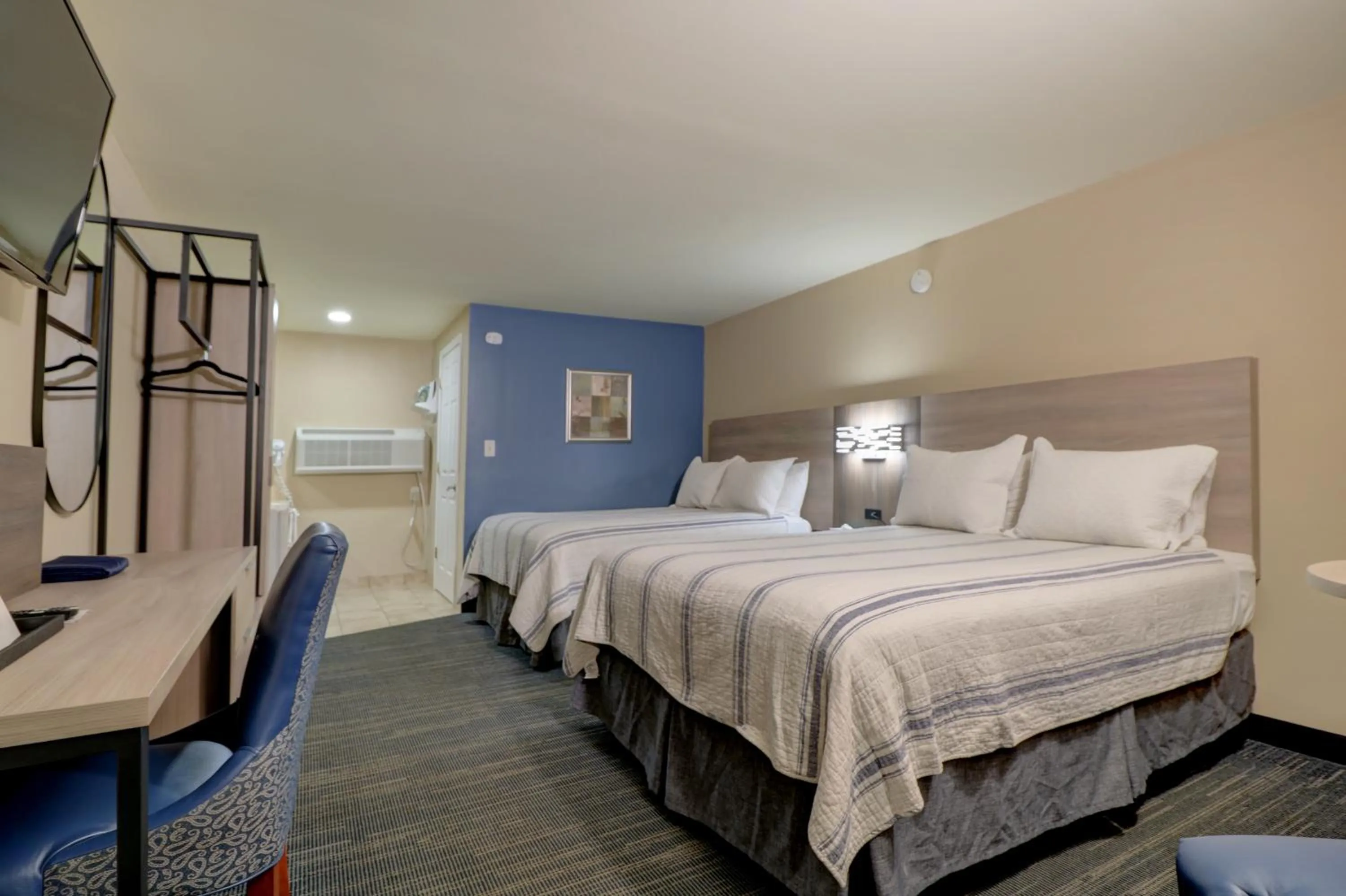 Photo of the whole room, Bed in Wells-Ogunquit Resort Motel & Cottages