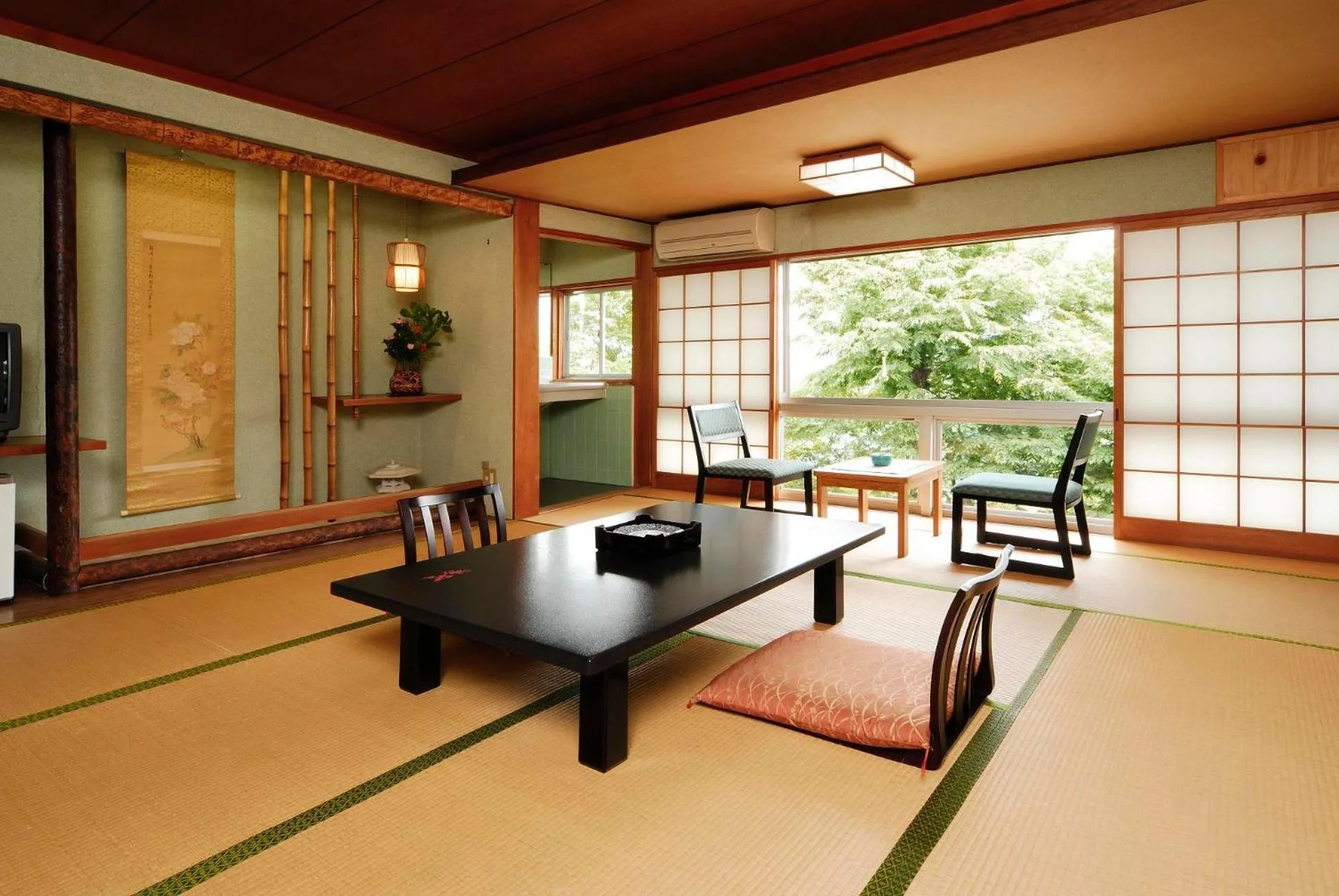 Seating area in 吉野荘湯川屋 Yoshinosou Yukawaya
