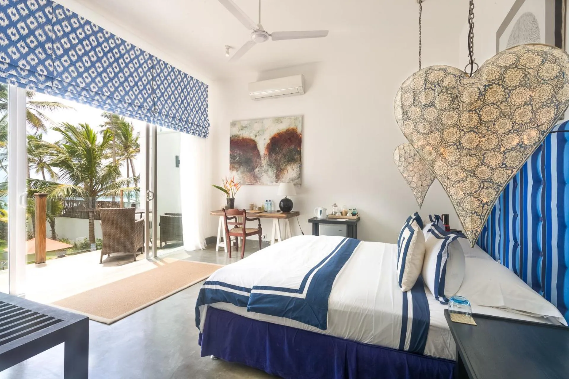 Photo of the whole room, Bed in KK Beach