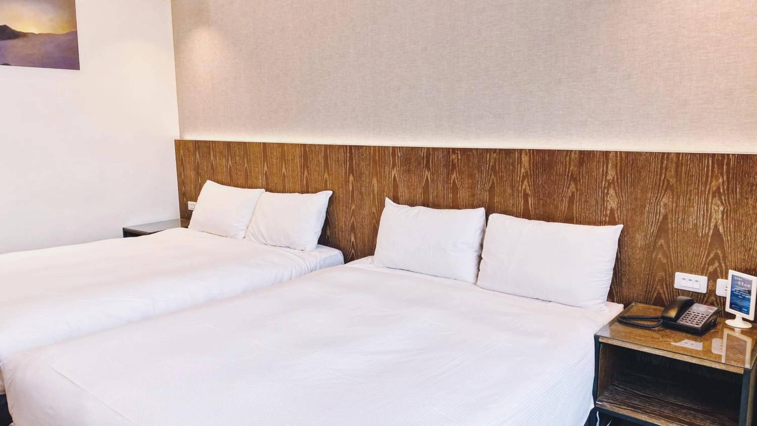 Photo of the whole room, Bed in Sunrise Hotel & Resort Taimali