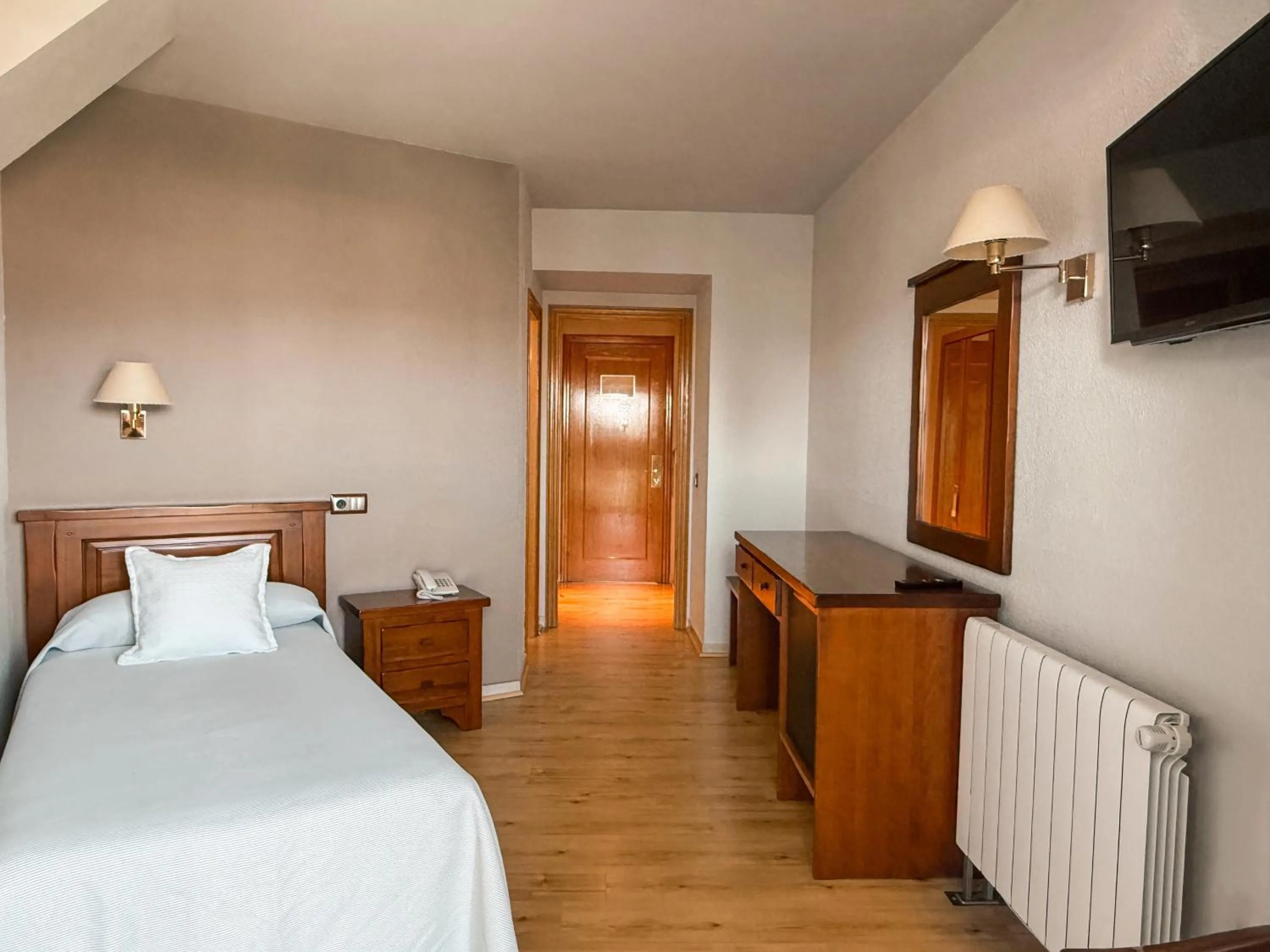 Photo of the whole room, Bed in Puigcerda Park Hotel