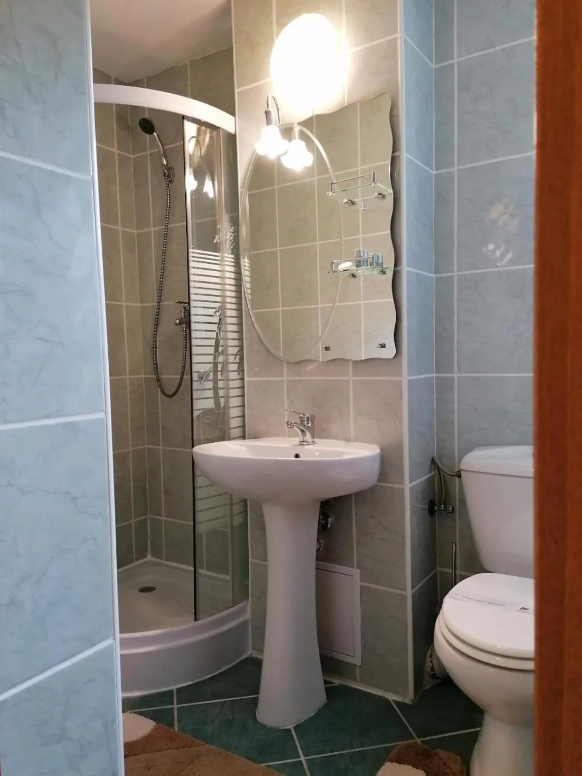 Bathroom in Hotel Monteoru