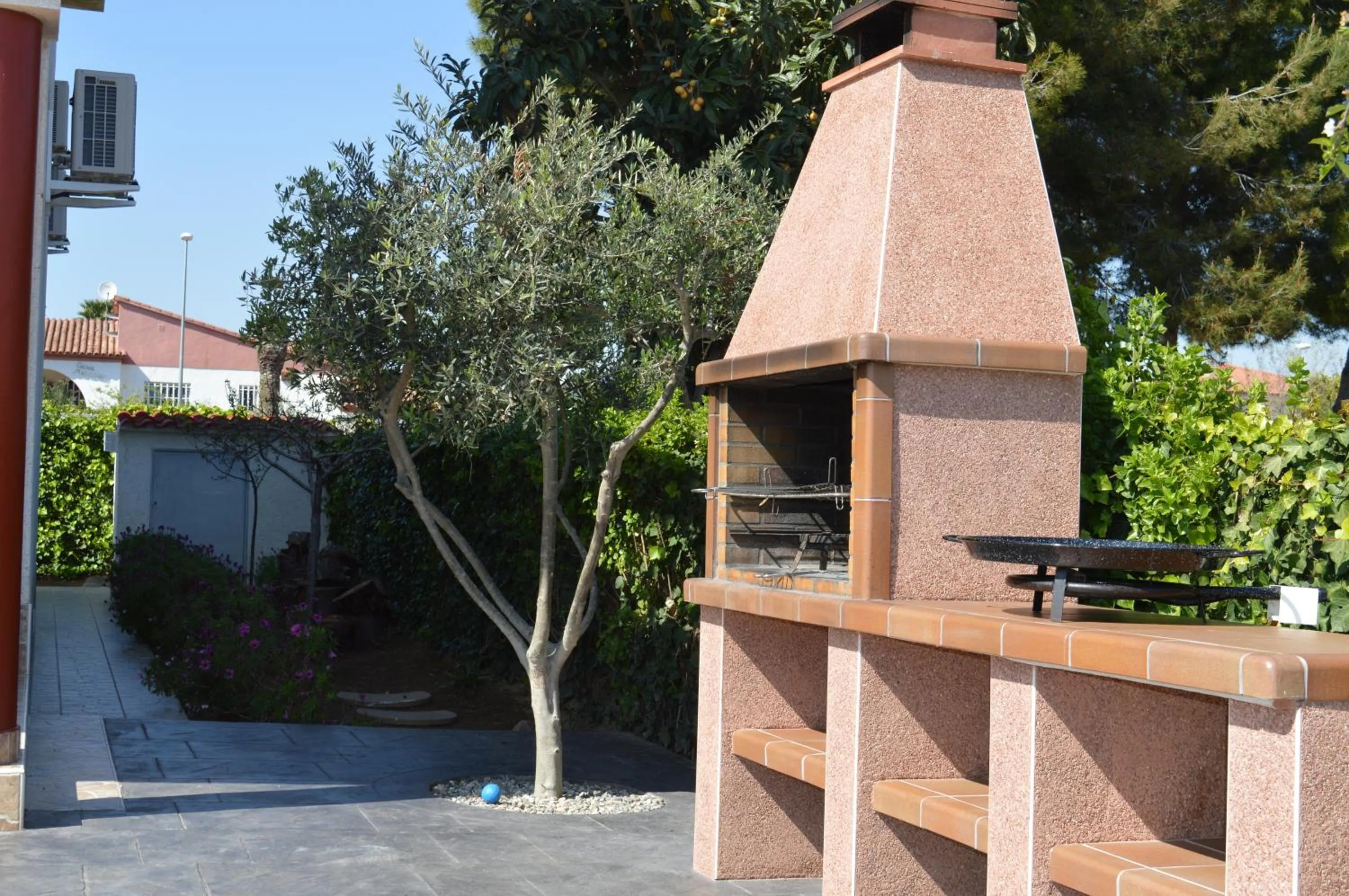 BBQ facilities in Vista Cunit