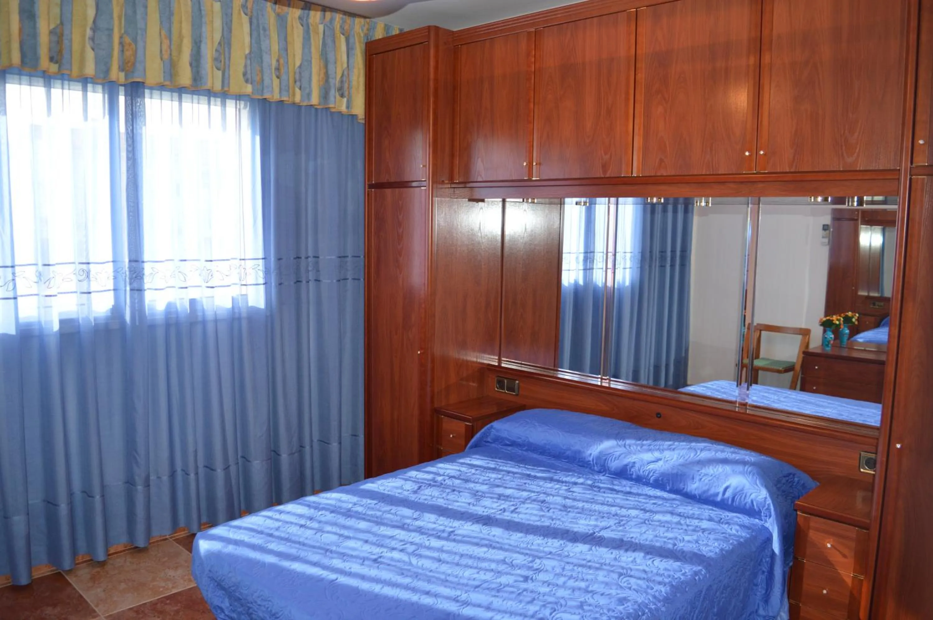 Property building, Bed in Vista Cunit