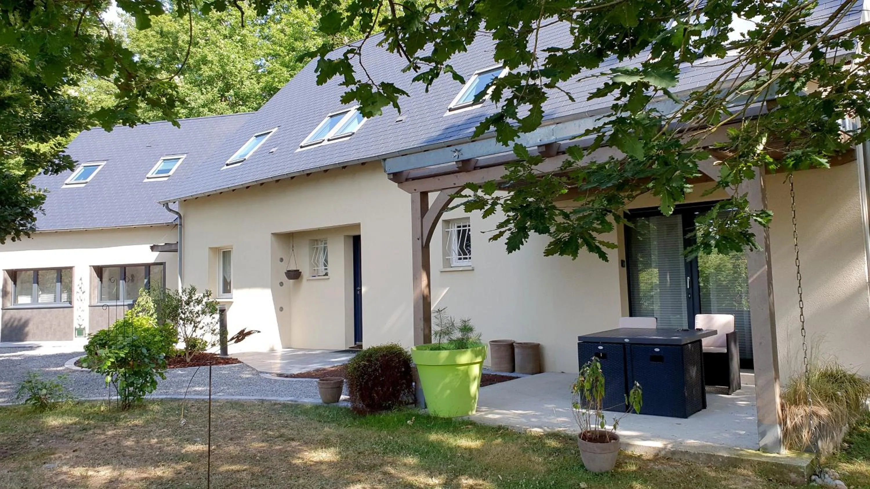 Patio in Logis Saponine Chambres d'Hôtes au calme en Touraine