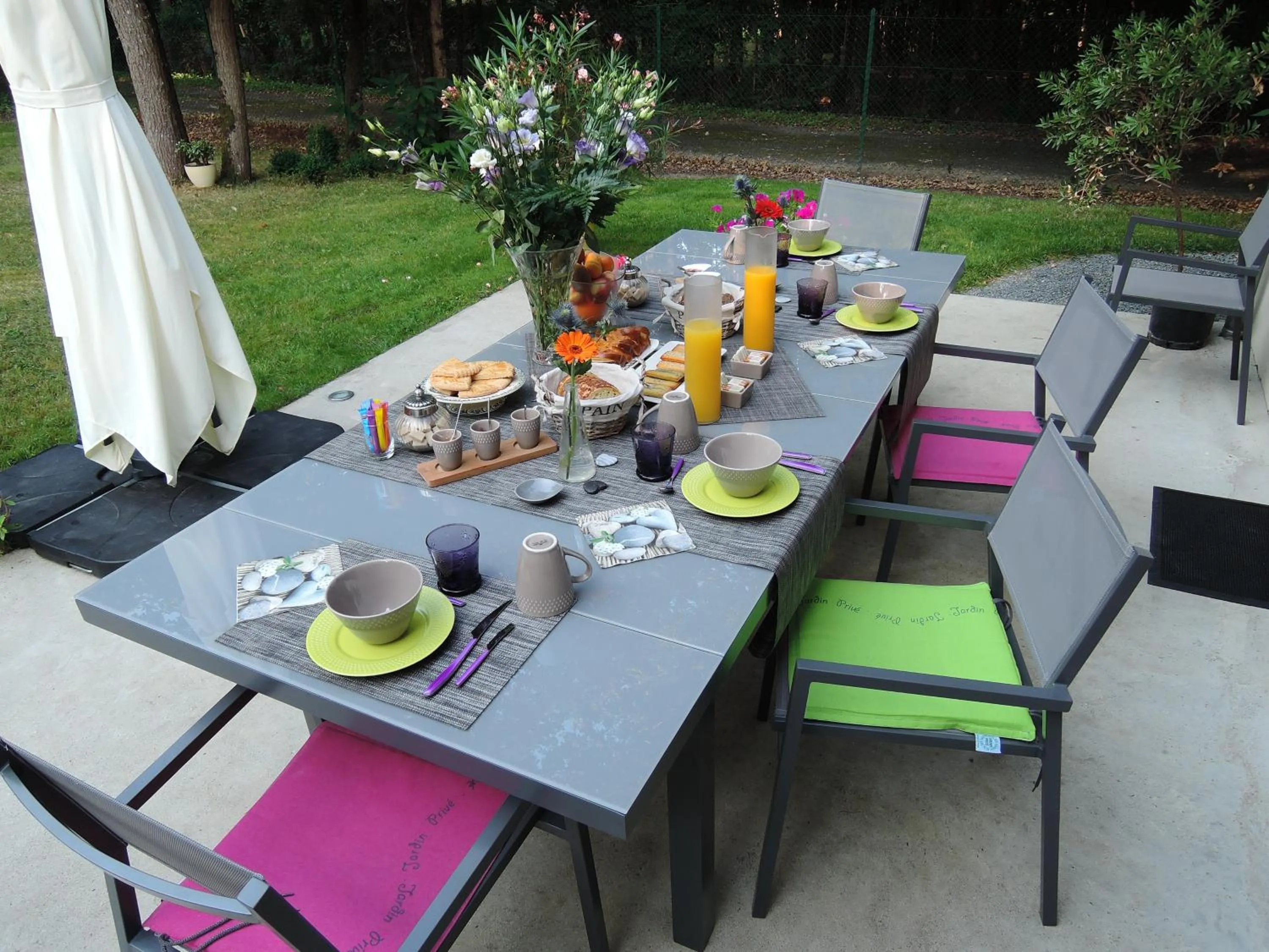 Patio in Logis Saponine Chambres d'Hôtes au calme en Touraine