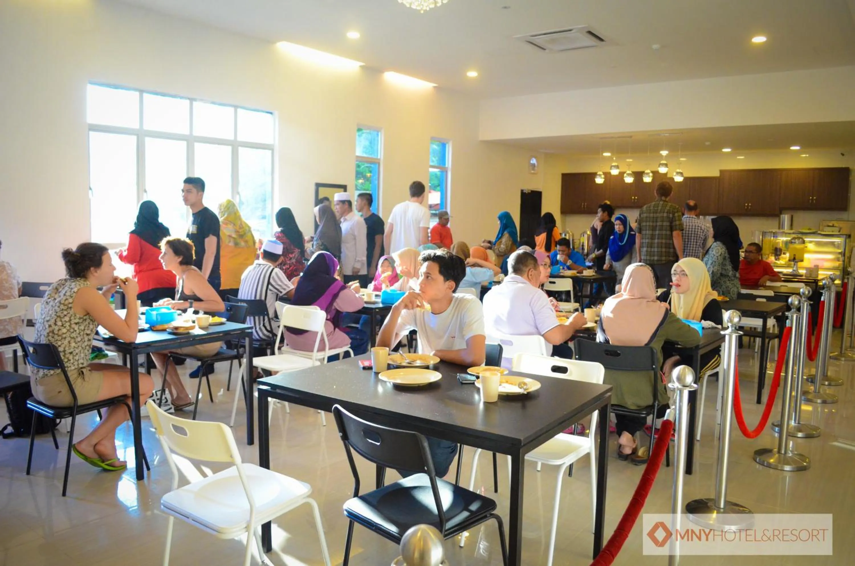 Restaurant/places to eat in MNY Hotel & Resort