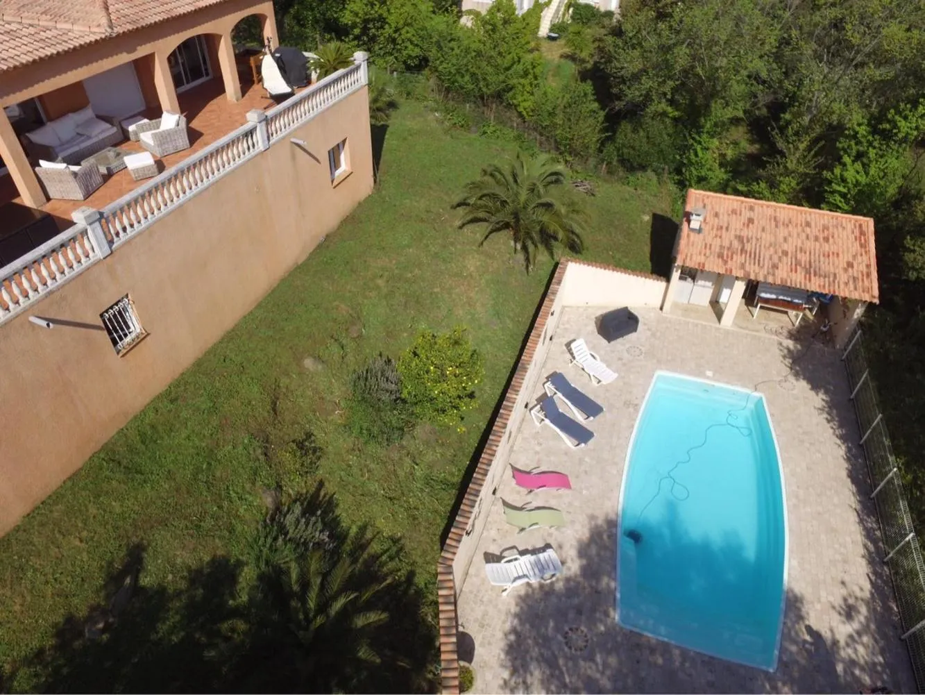 Pool view in Chez Marc et Jeannick
