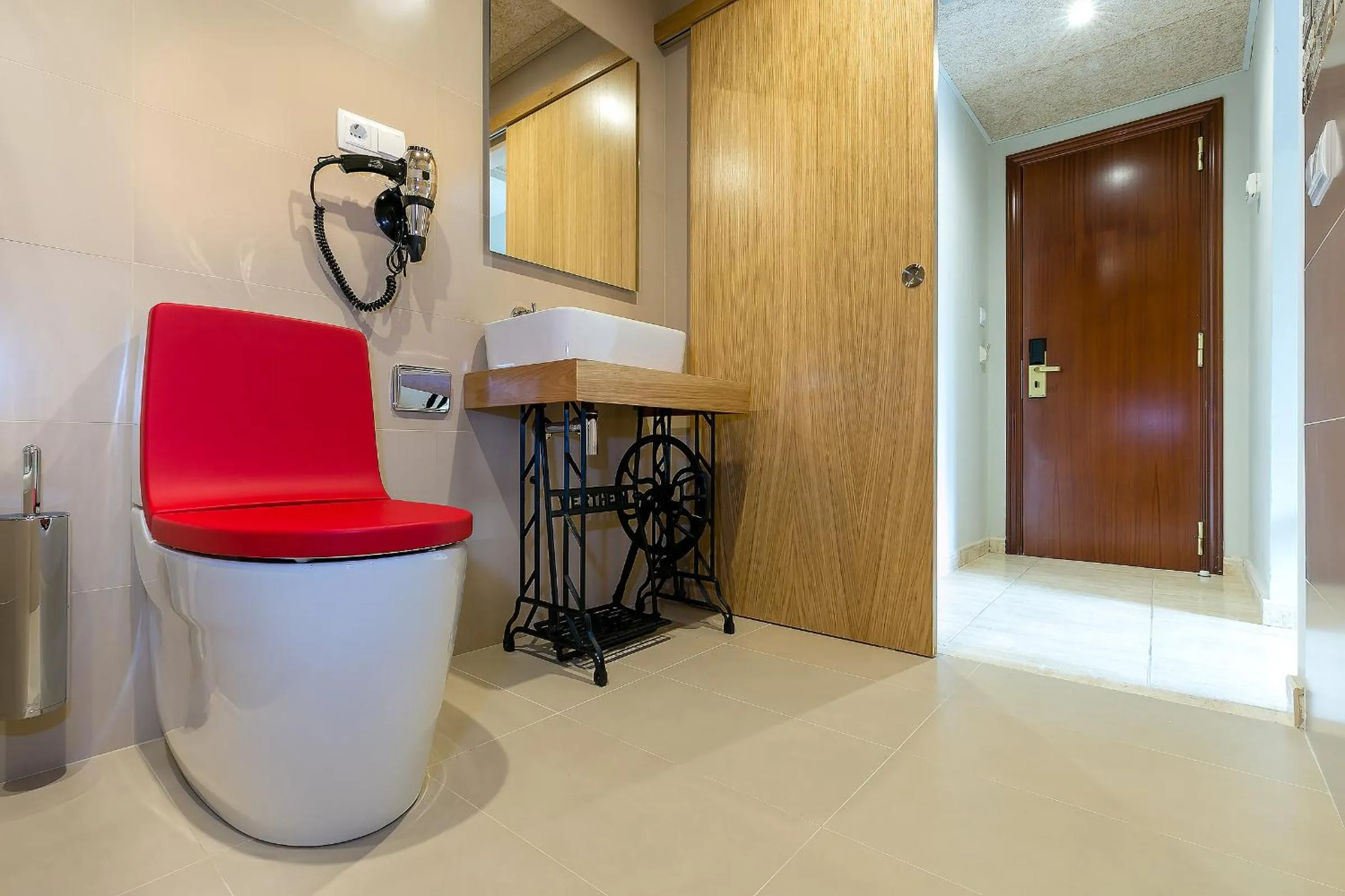 Toilet in Hotel Montmar