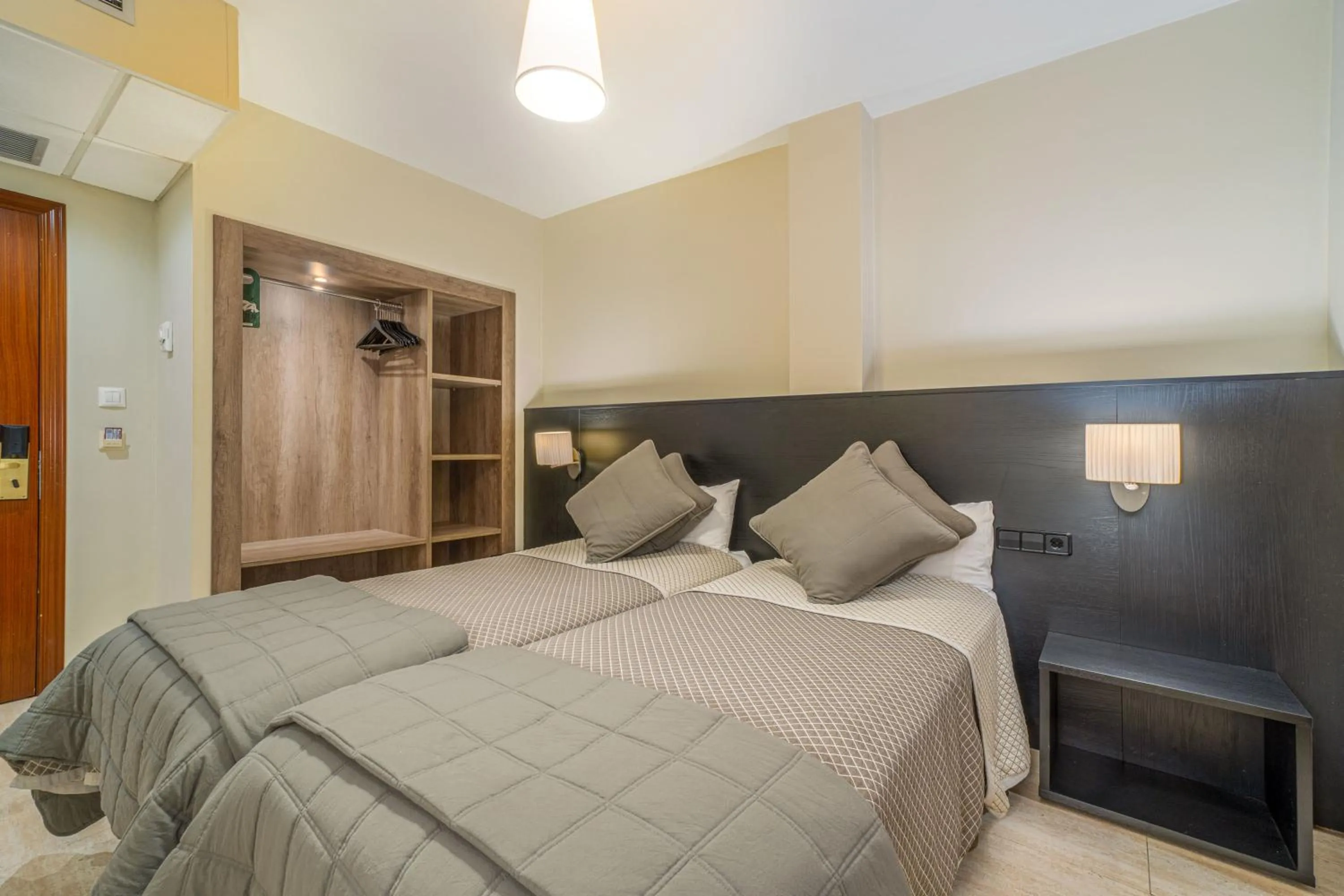 Bedroom, Bed in Hotel Montmar