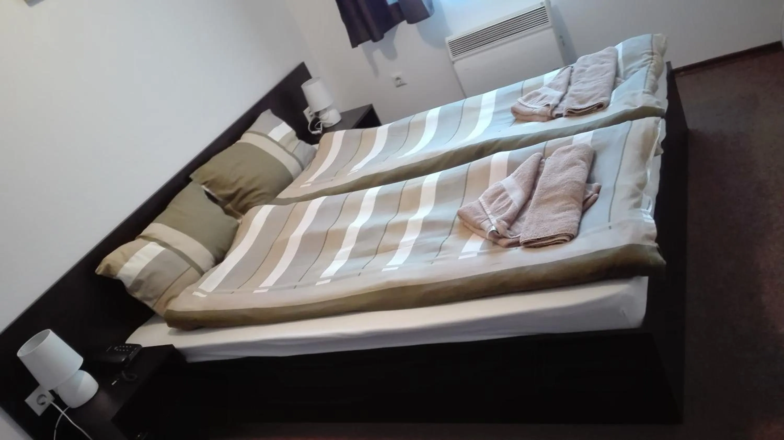 Photo of the whole room, Bed in Mountain Top Mina