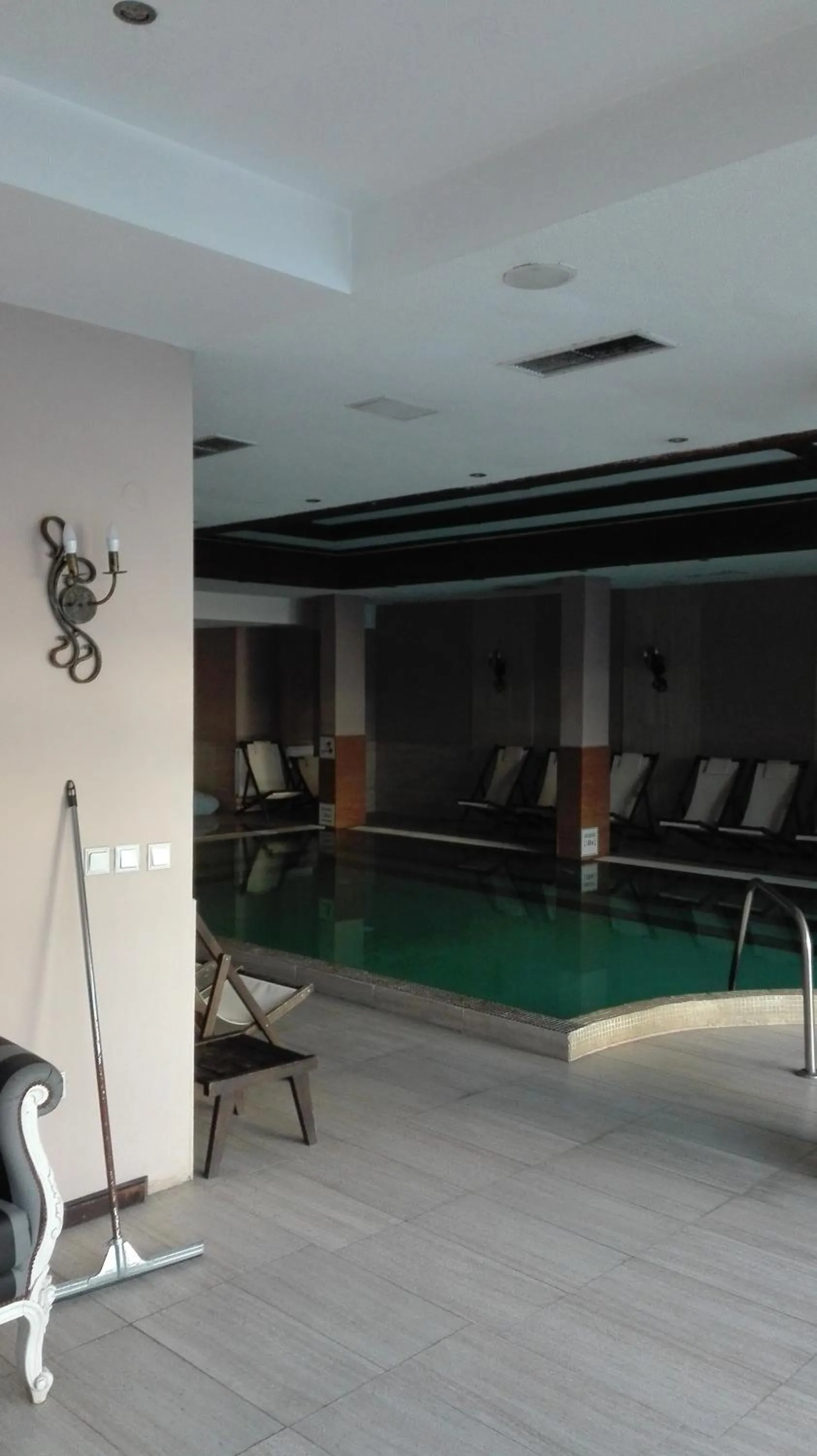 Swimming pool in Mountain Top Mina