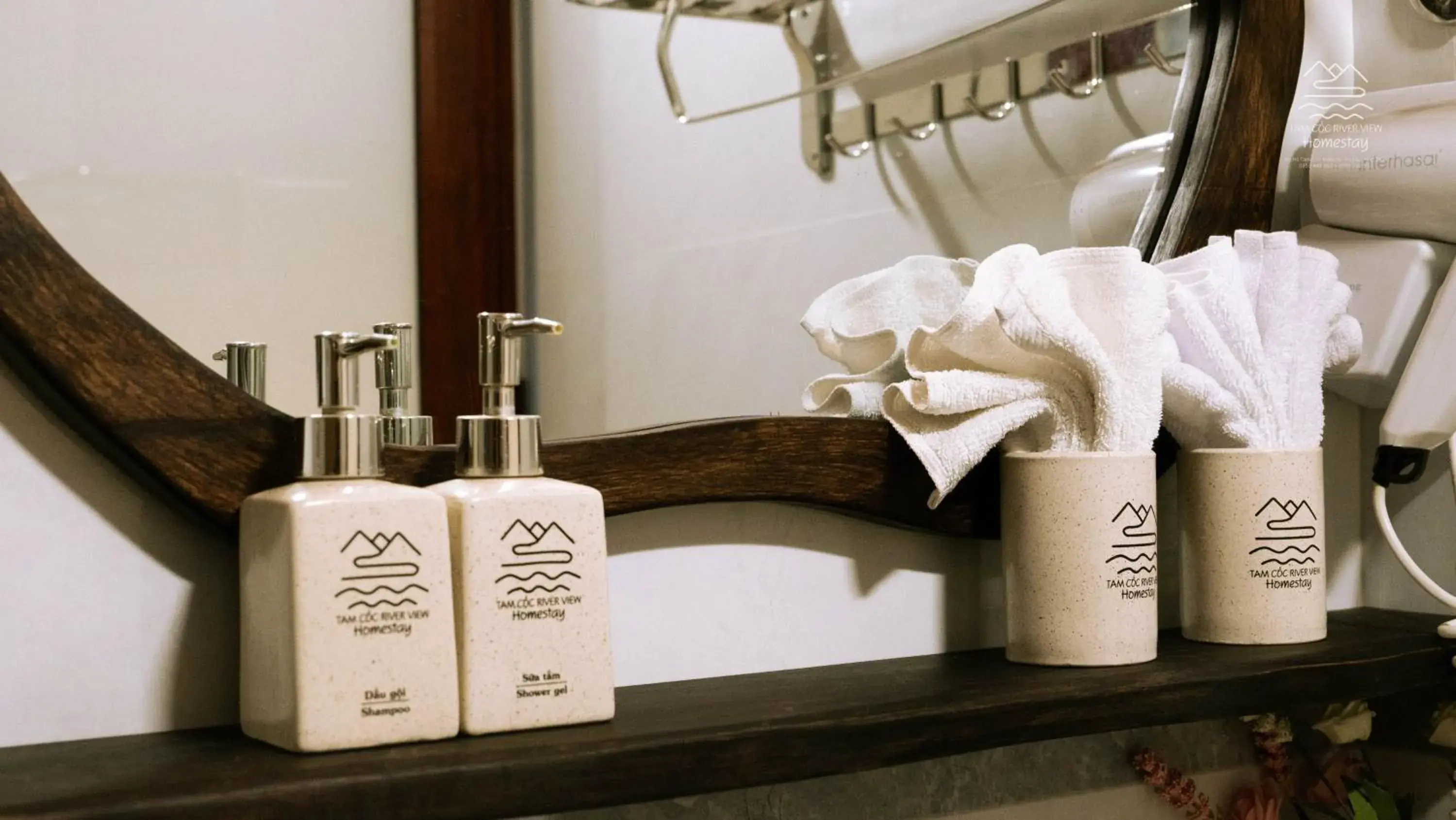 Deluxe Bungalow in Tam Coc River View Homestay Deluxe Bungalow in Tam Coc River View Homestay