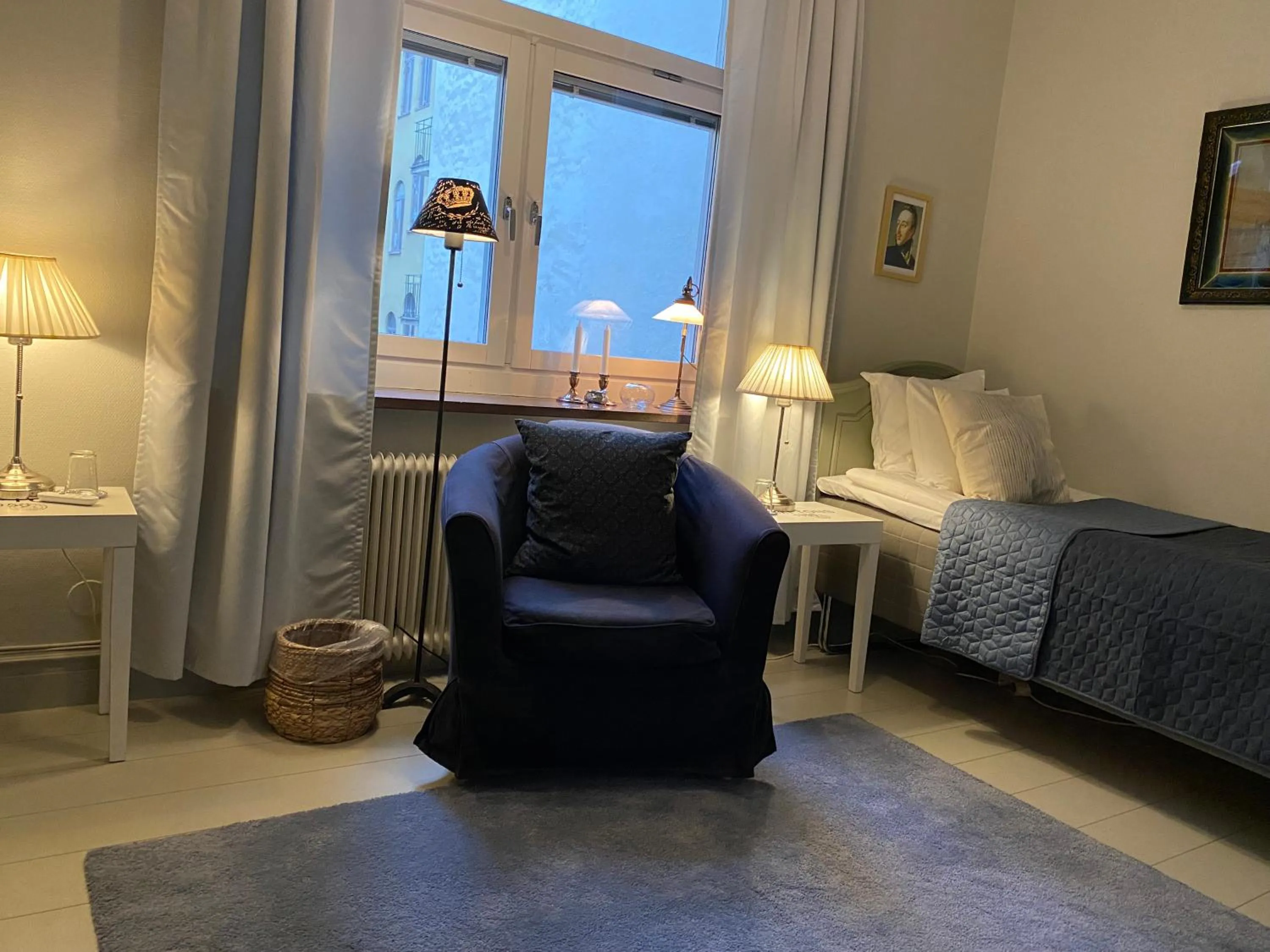 Photo of the whole room, Bed in Strand Hotel