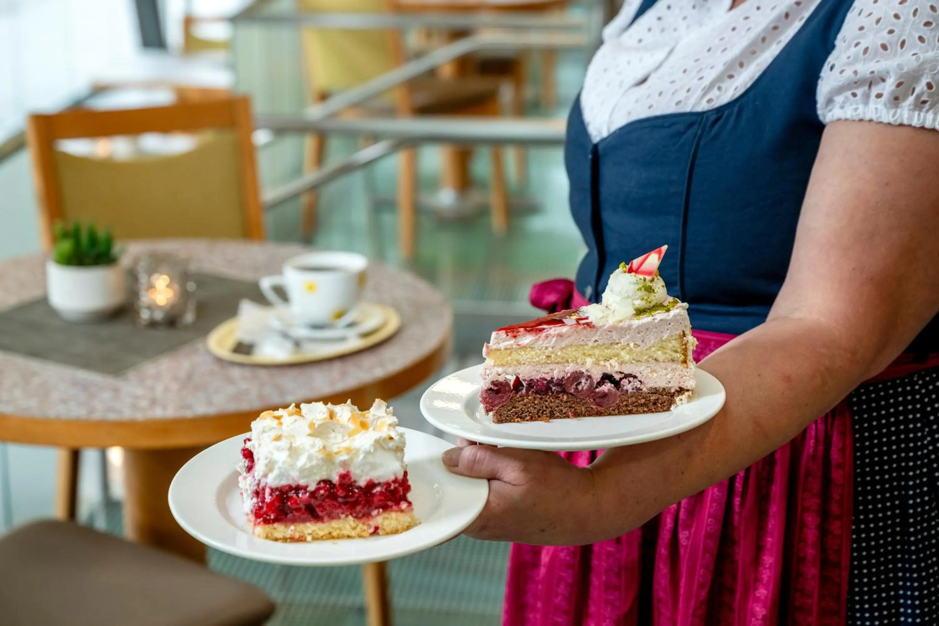 Restaurant/places to eat in Hotel Promenade