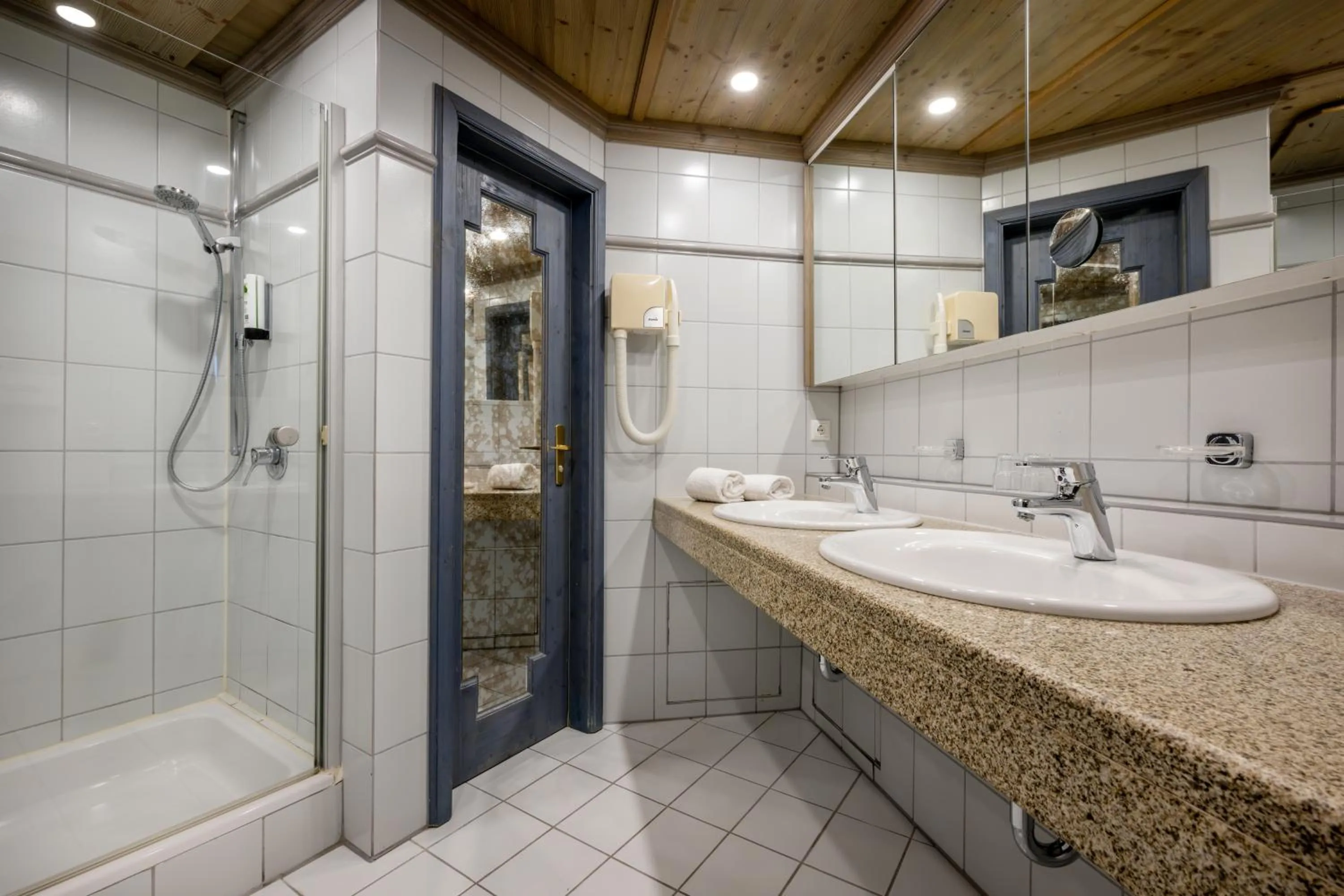 Bathroom in Hotel Promenade