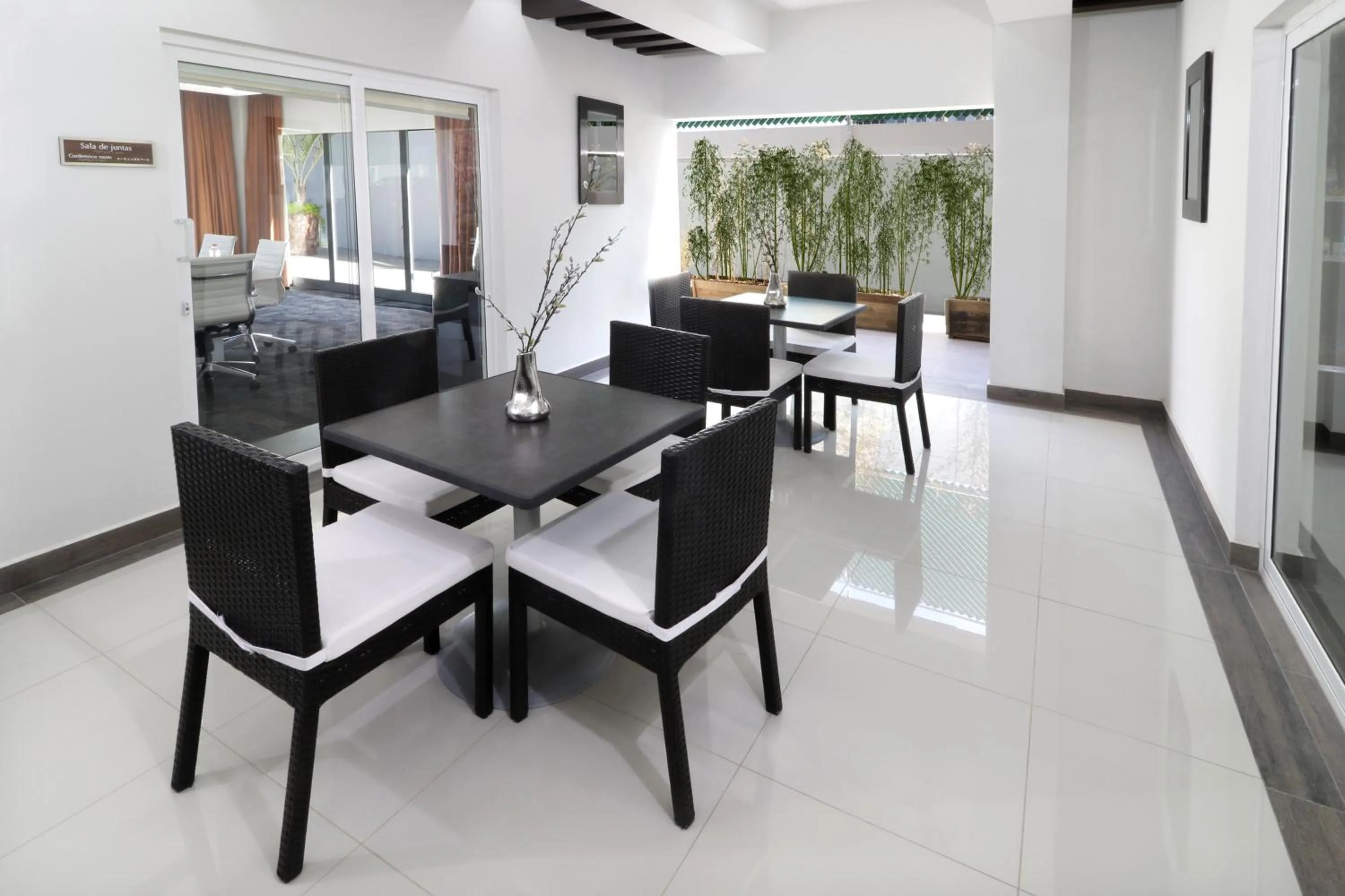 Restaurant/places to eat in Candlewood Suites - Celaya by IHG