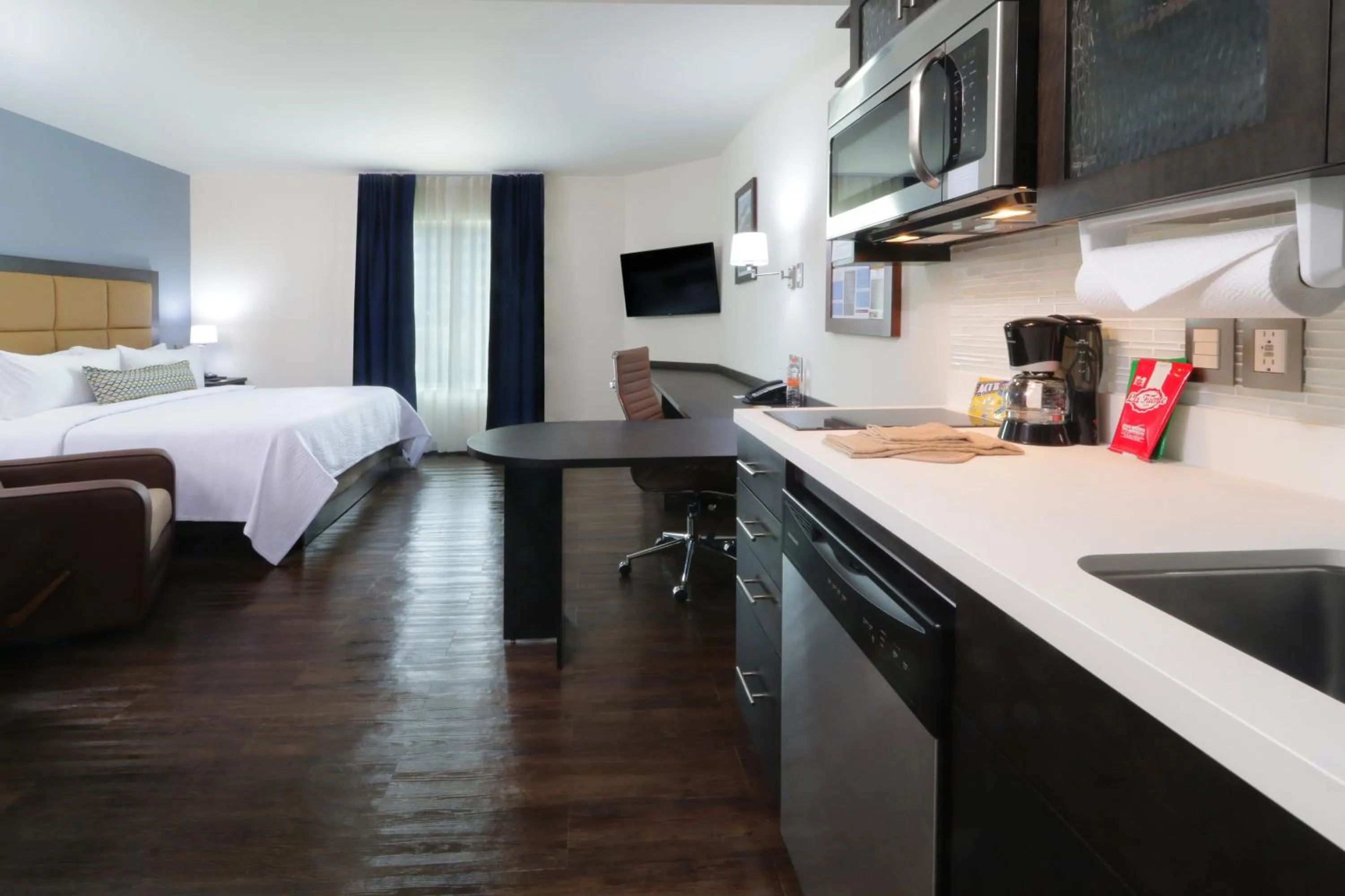 Photo of the whole room, Bed in Candlewood Suites - Celaya by IHG