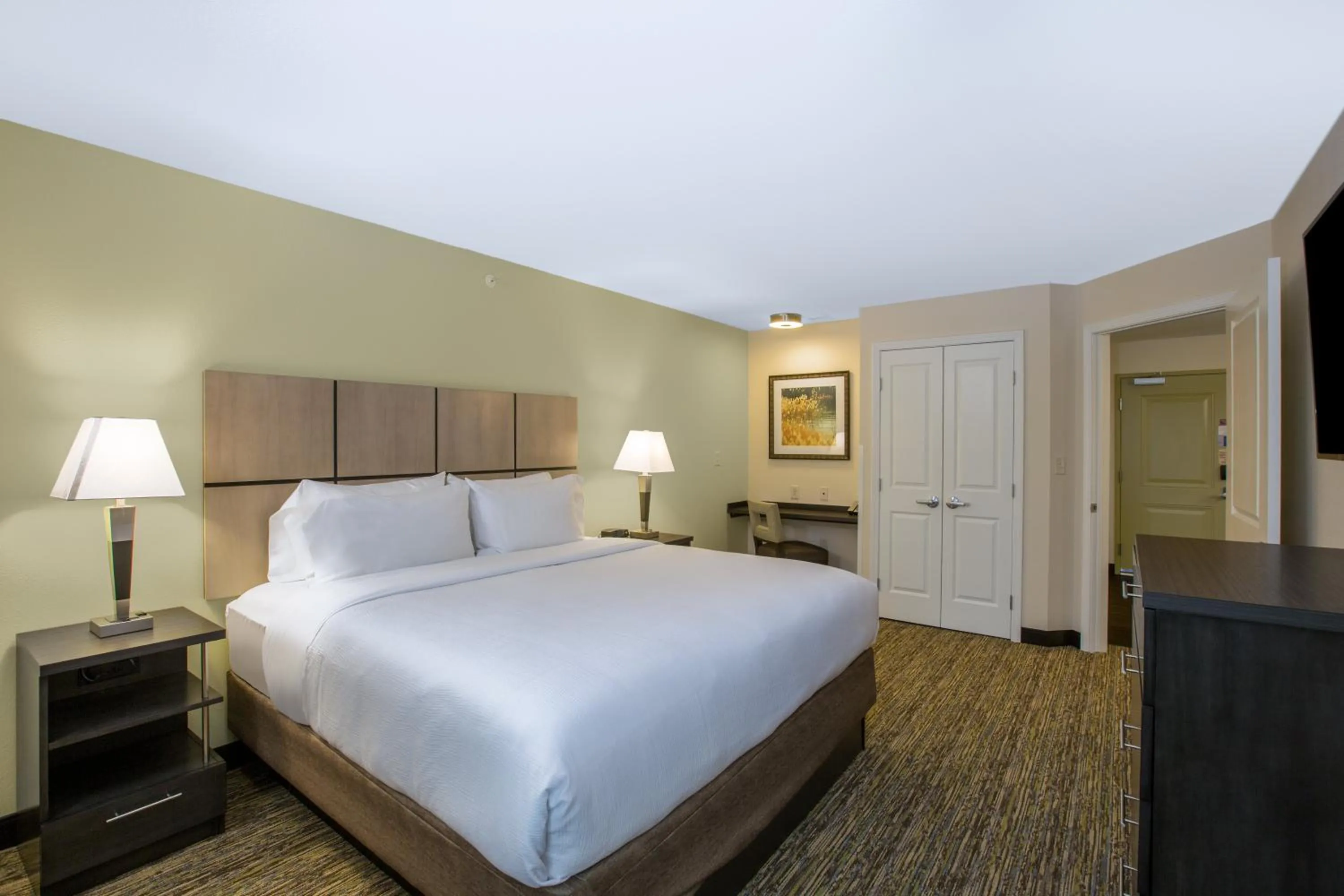 Photo of the whole room, Bed in Candlewood Suites - Omaha Millard Area by IHG