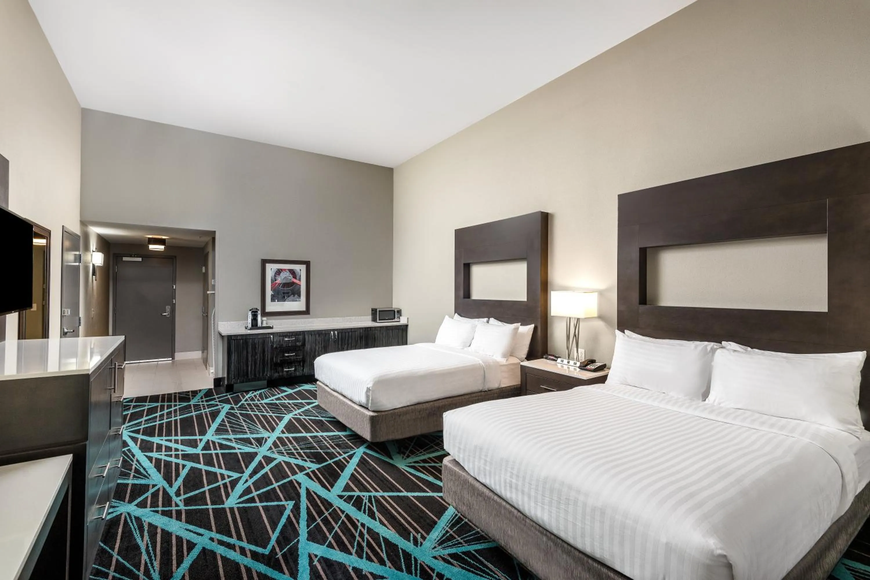 Photo of the whole room, Bed in Holiday Inn Express & Suites - Charlotte Airport by IHG