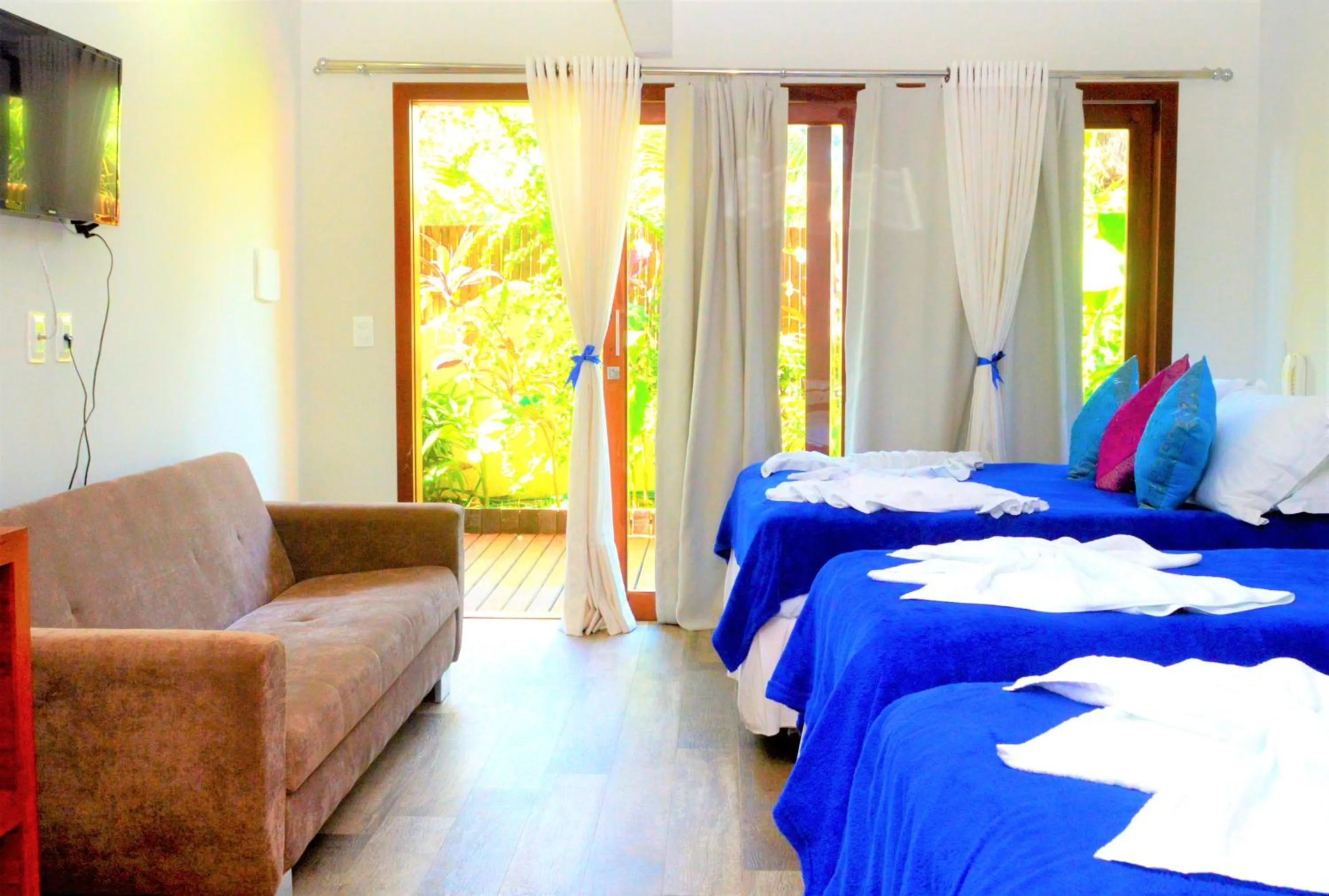 Photo of the whole room, Bed in Pousada Waikiki Boutique