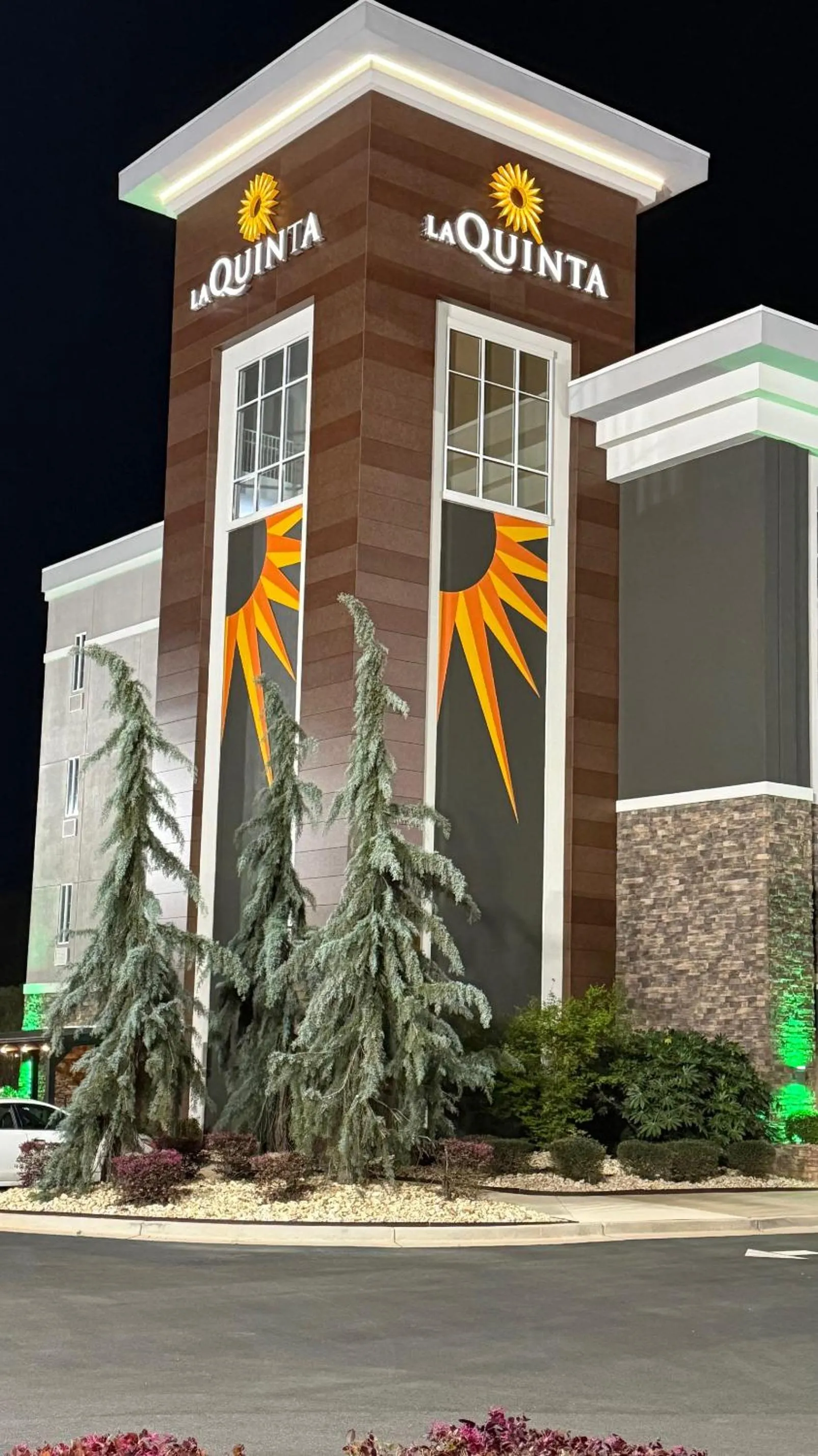 Property building in La Quinta by Wyndham Forsyth