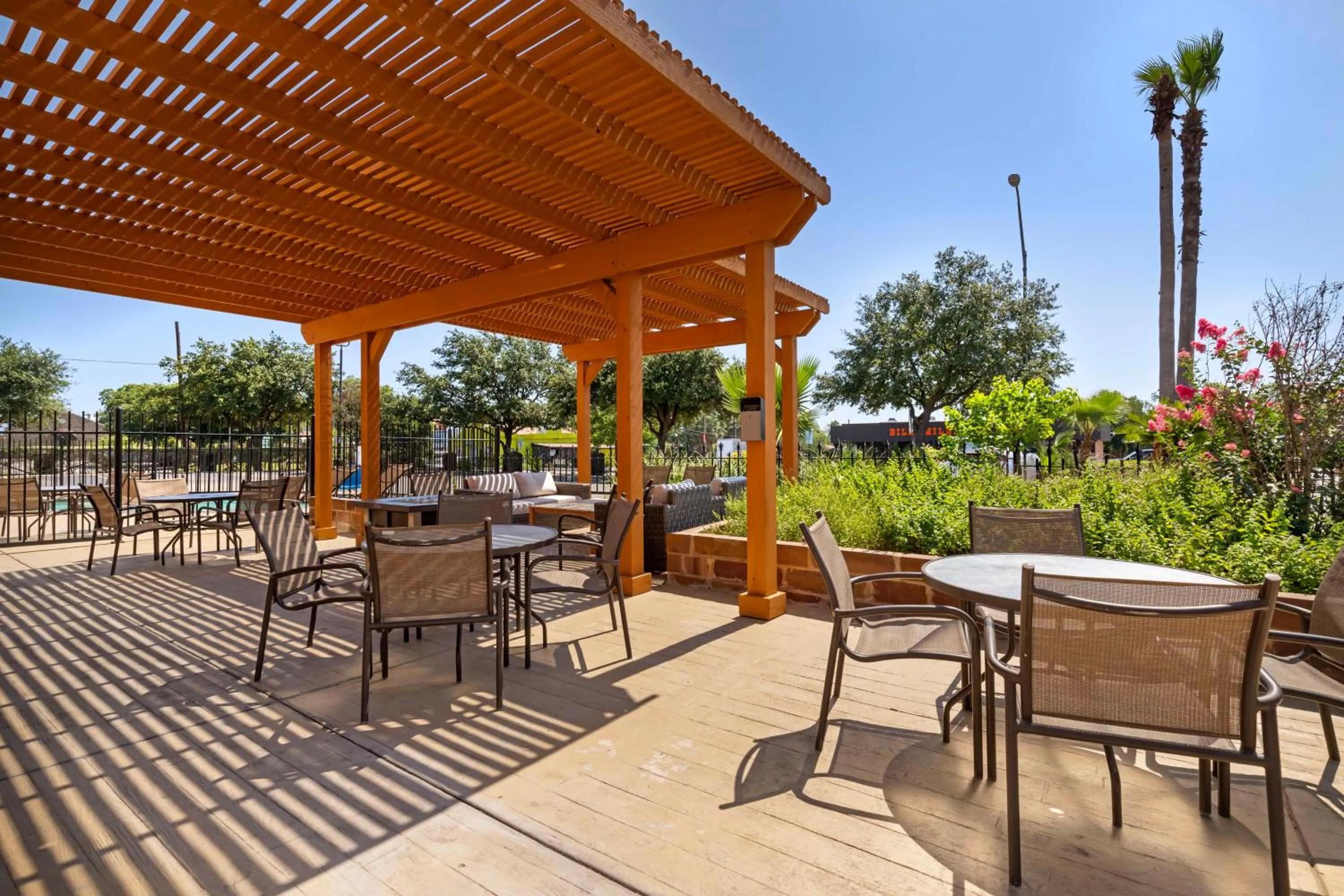 Property building in Best Western Plus Downtown North