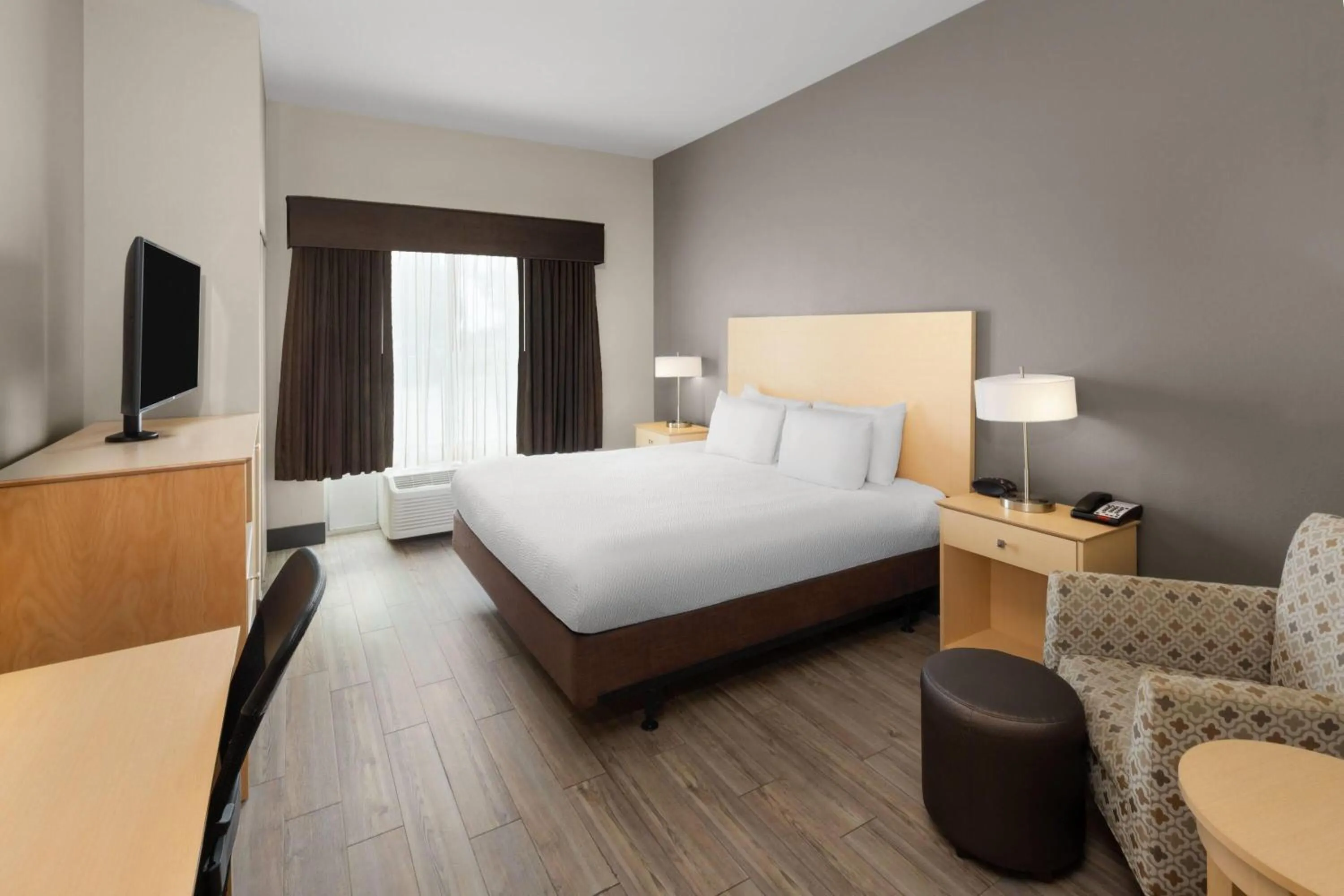 Photo of the whole room, Bed in Stone Hill Norman, Trademark Collection by Wyndham