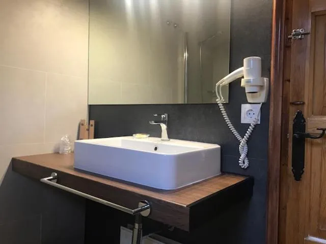 Bathroom in Hotel Esquirol