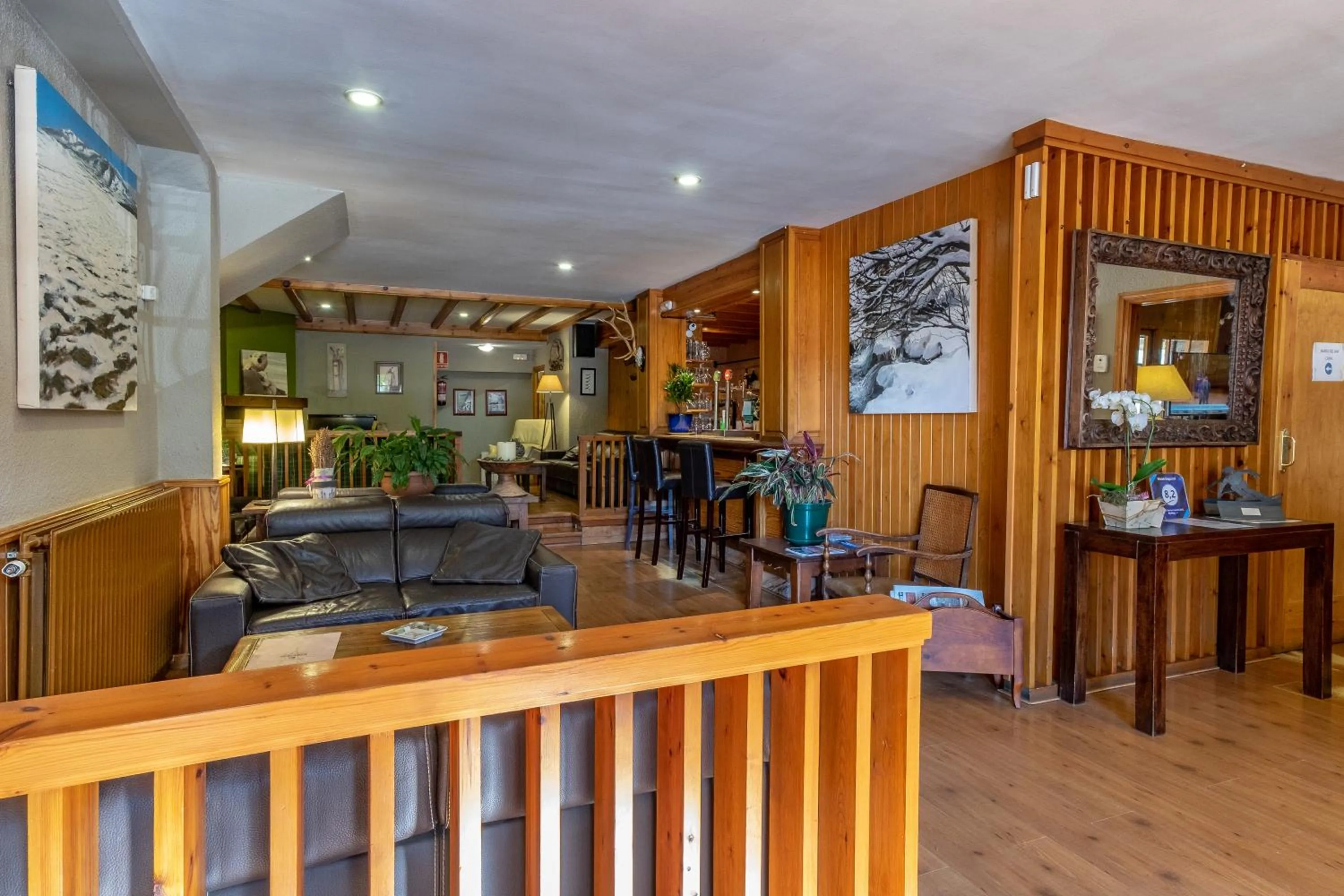 Lounge or bar in Hotel Esquirol