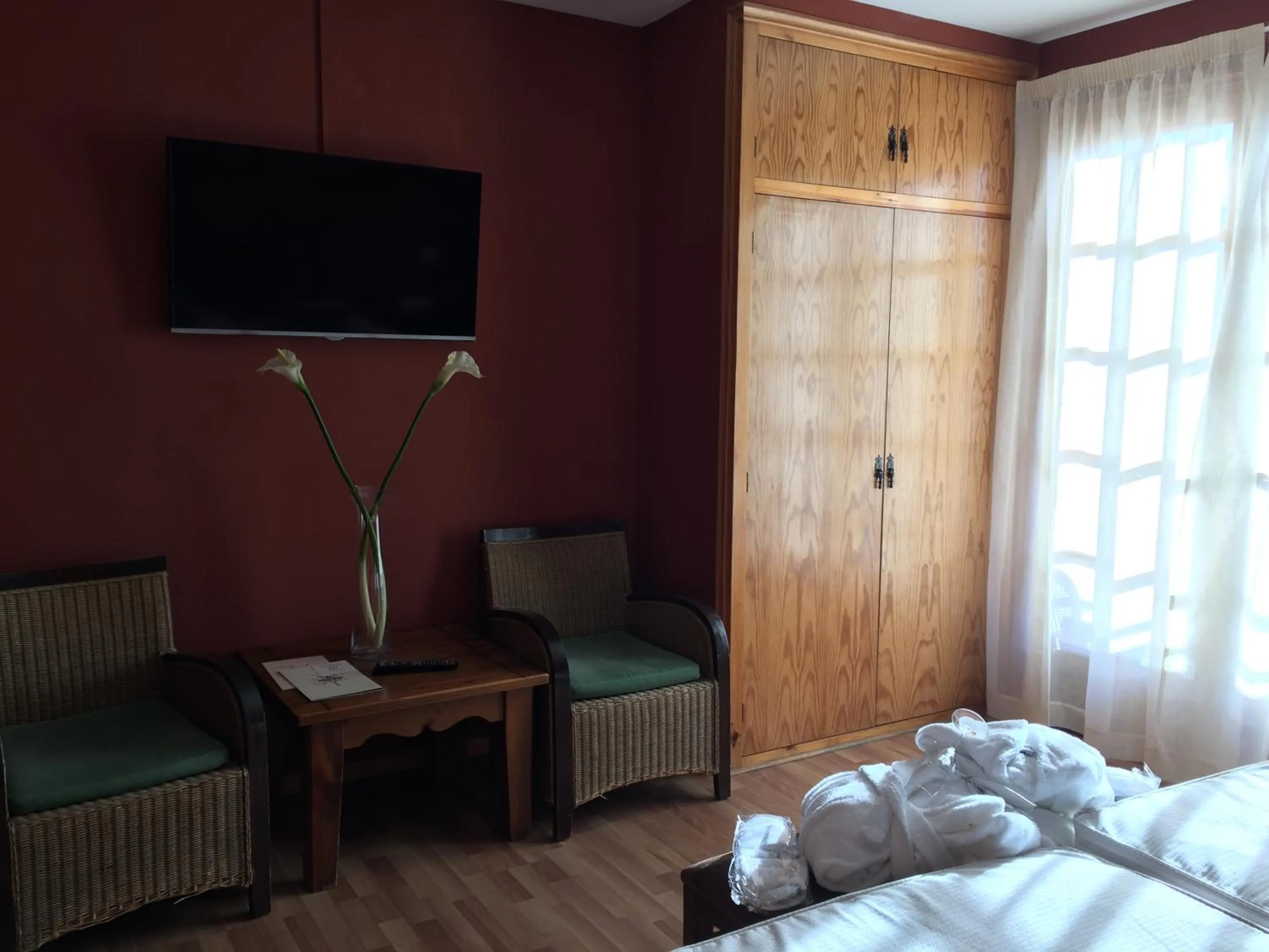 Day, Bed in Hotel Esquirol