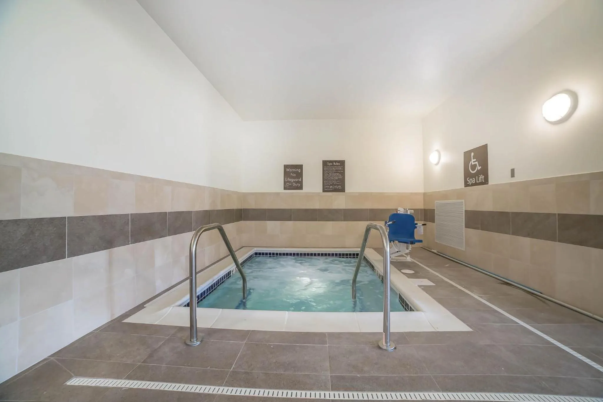 Property building in Comfort Suites Billings